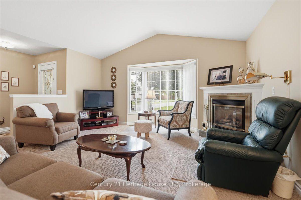 Photo 8 of 17 Oakridge Boulevard, Pelham, Fonthill — HOMEH