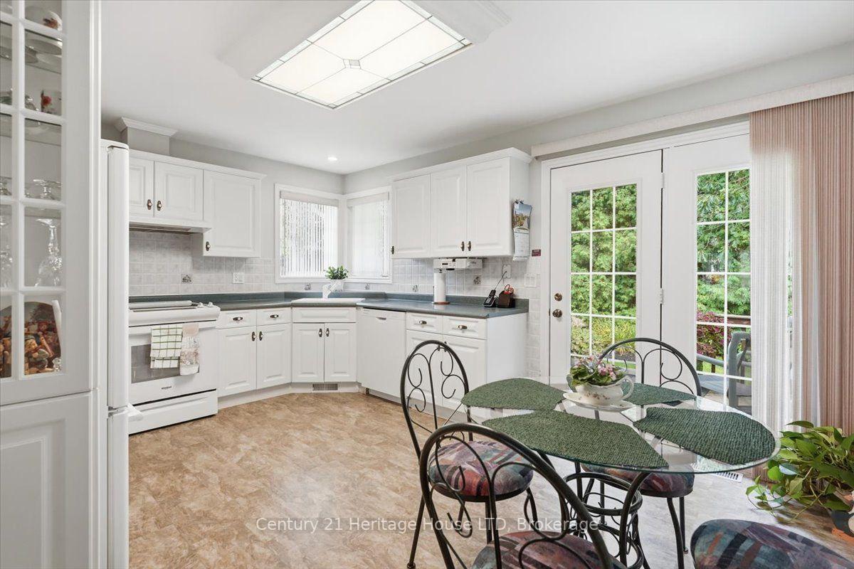 Photo 12 of 17 Oakridge Boulevard, Pelham, Fonthill — HOMEH