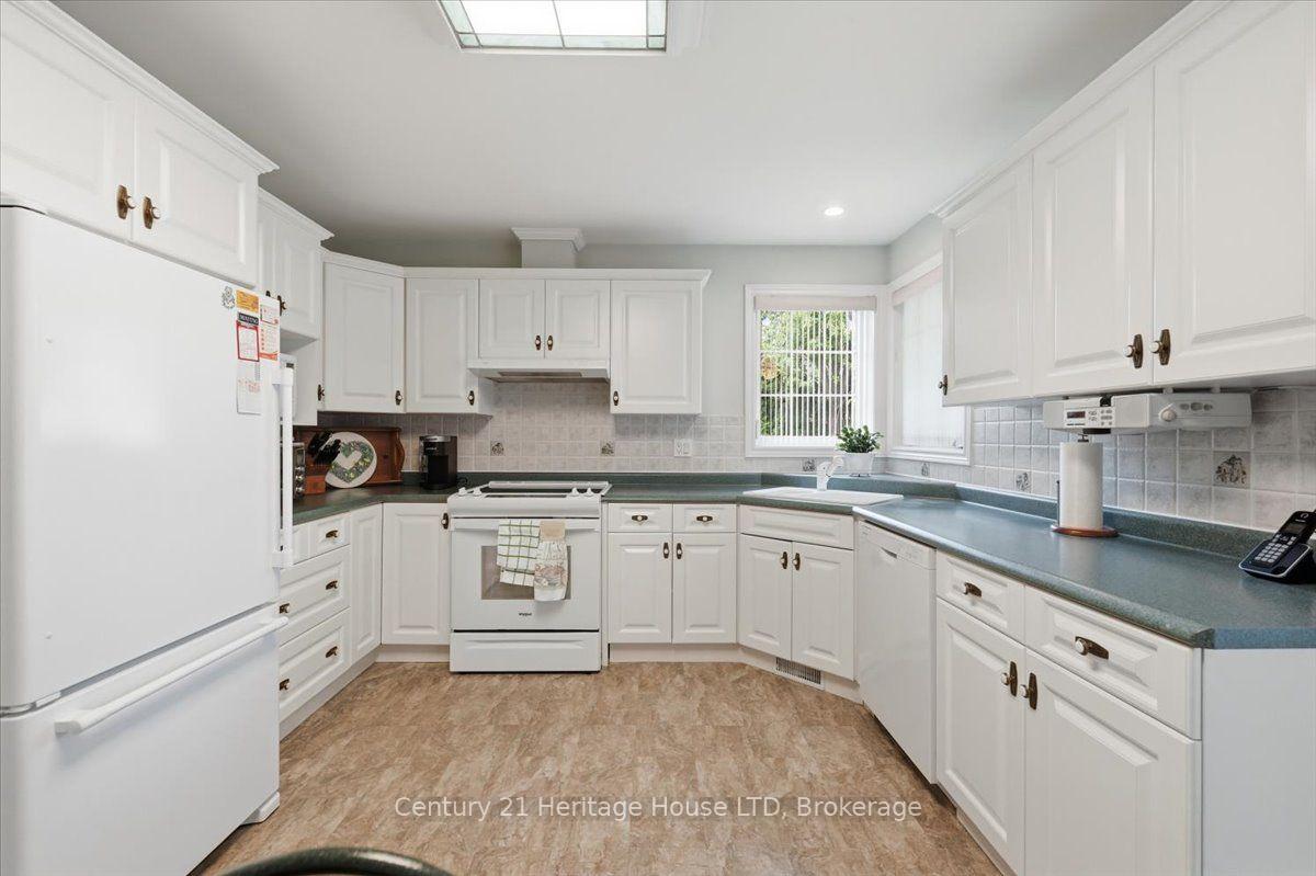 Photo 13 of 17 Oakridge Boulevard, Pelham, Fonthill — HOMEH