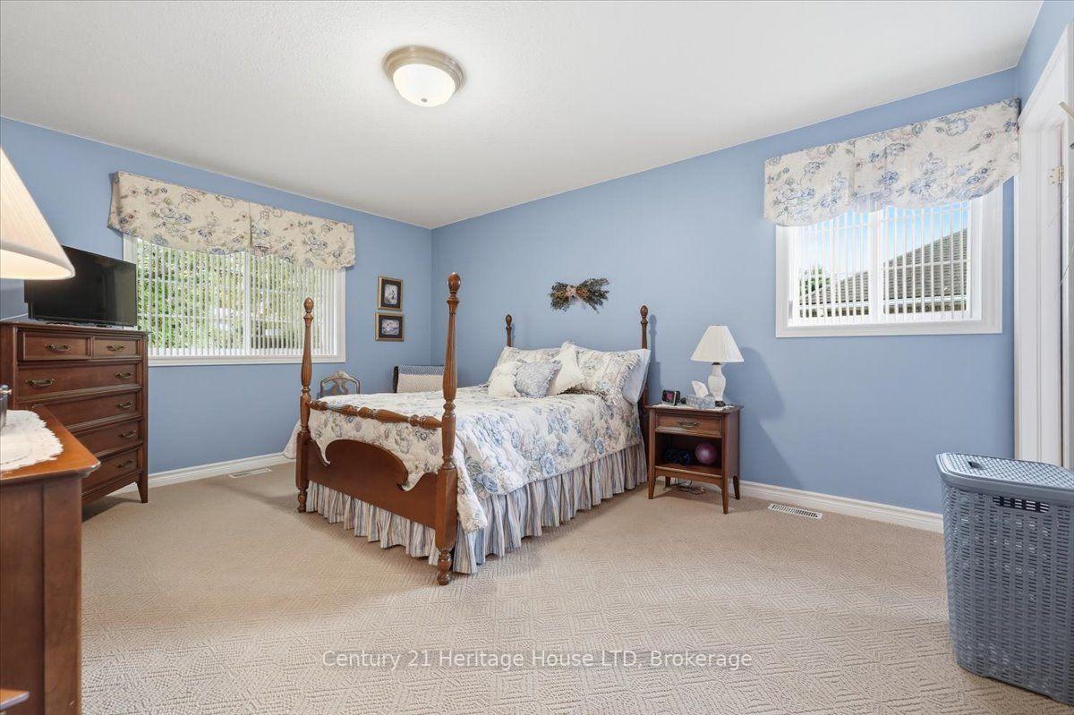 Photo 18 of 17 Oakridge Boulevard, Pelham, Fonthill — HOMEH