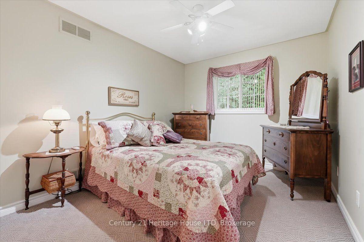 Photo 23 of 17 Oakridge Boulevard, Pelham, Fonthill — HOMEH