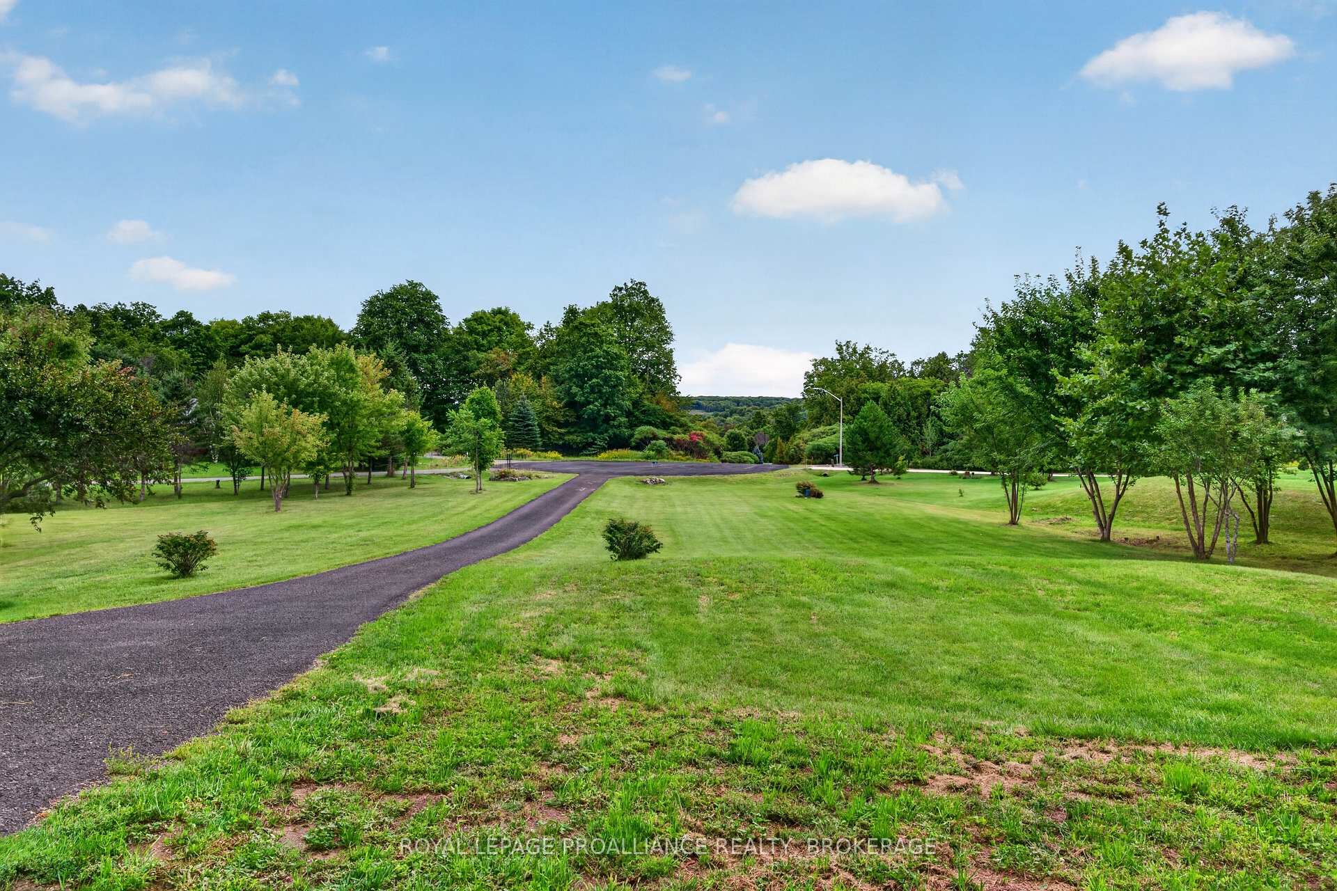 Photo 4 of 27 Collins Drive, Frontenac, Frontenac South — HOMEH