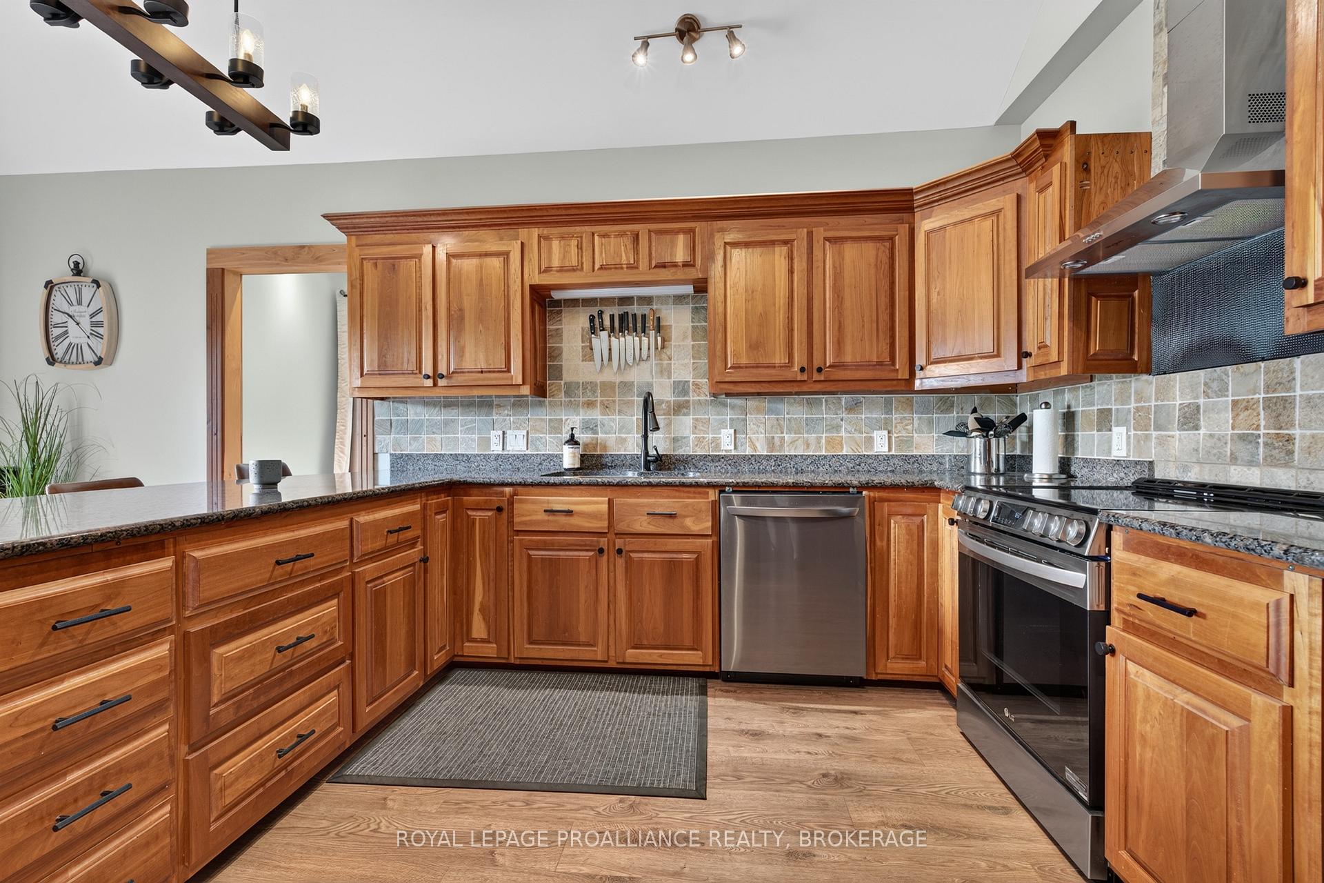 Photo 9 of 27 Collins Drive, Frontenac, Frontenac South — HOMEH