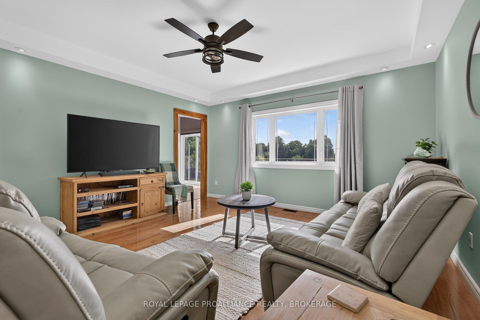 Photo 14 of 27 Collins Drive, Frontenac, Frontenac South — HOMEH