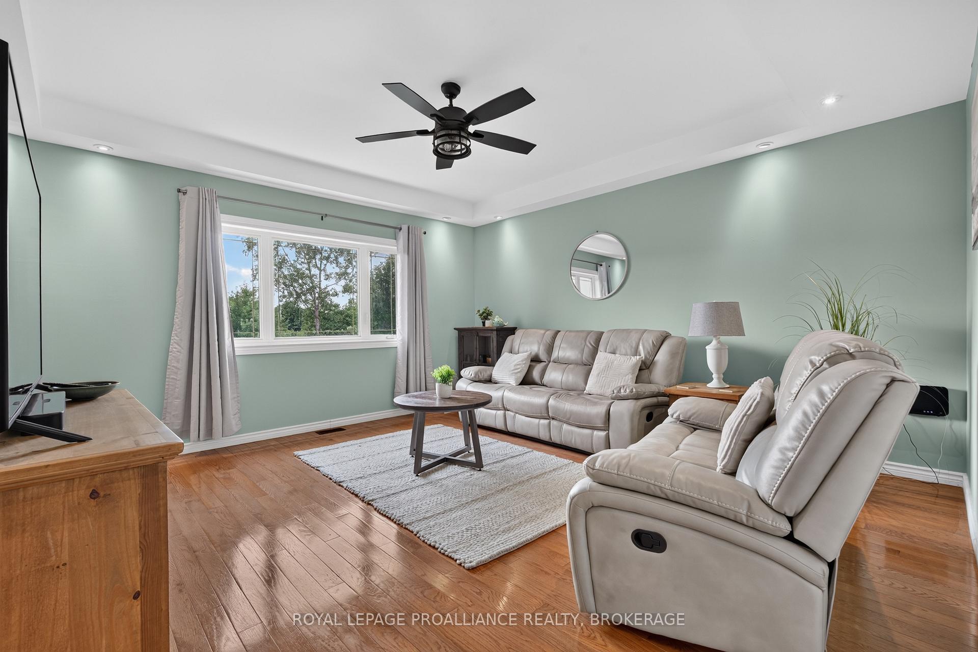 Photo 15 of 27 Collins Drive, Frontenac, Frontenac South — HOMEH