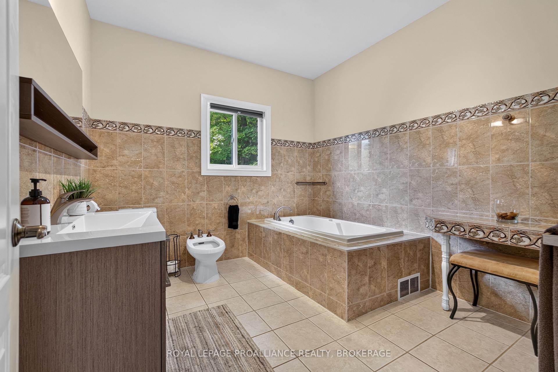 Photo 26 of 27 Collins Drive, Frontenac, Frontenac South — HOMEH