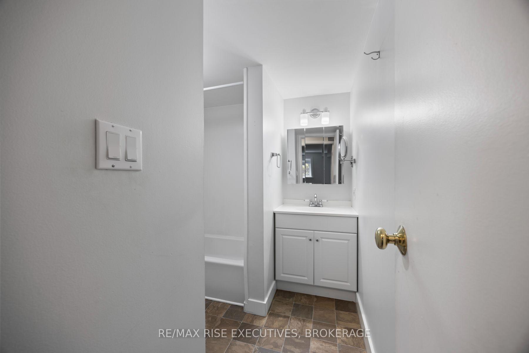 Photo 30 of Unit 118, 580 Armstrong Road, Kingston, East Gardiners Rd — HOMEH