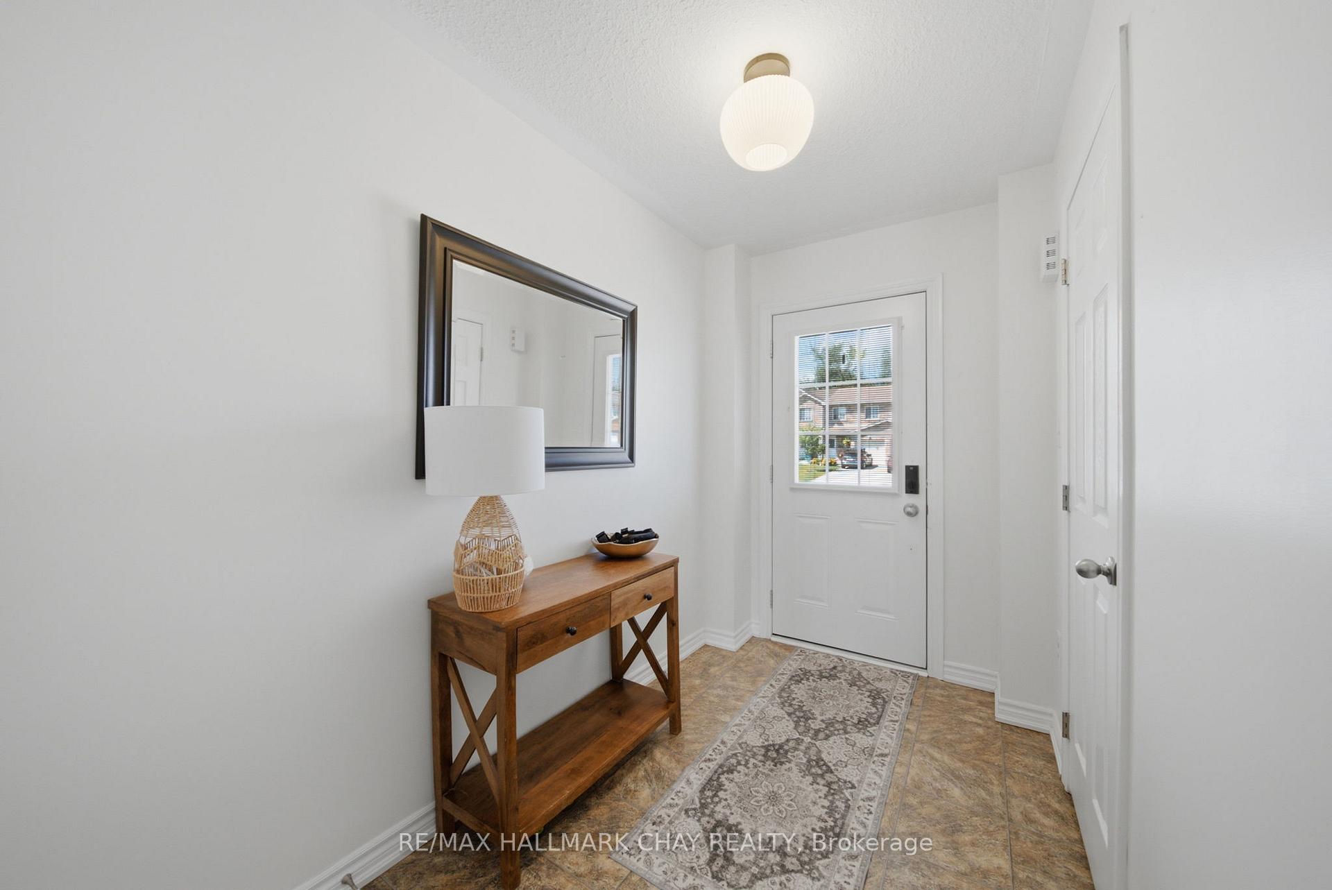 Photo 4 of 46 Michelle Drive, Orillia — HOMEH