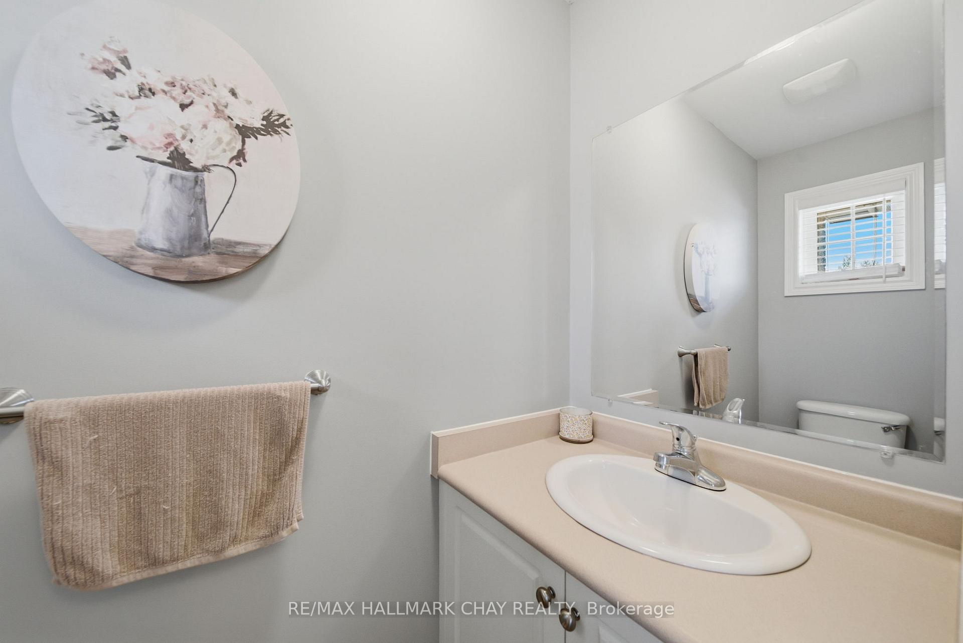 Photo 5 of 46 Michelle Drive, Orillia — HOMEH