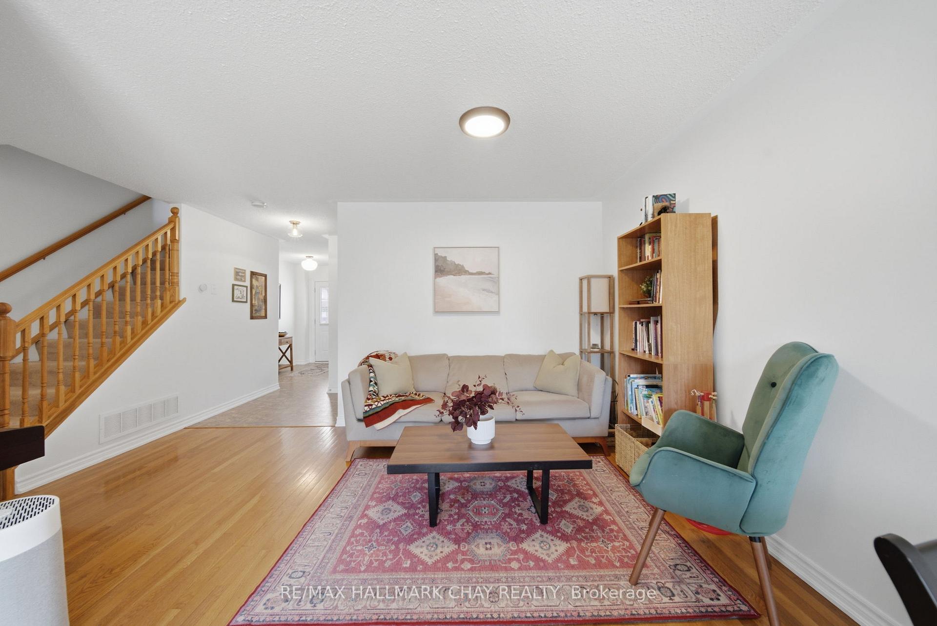 Photo 10 of 46 Michelle Drive, Orillia — HOMEH