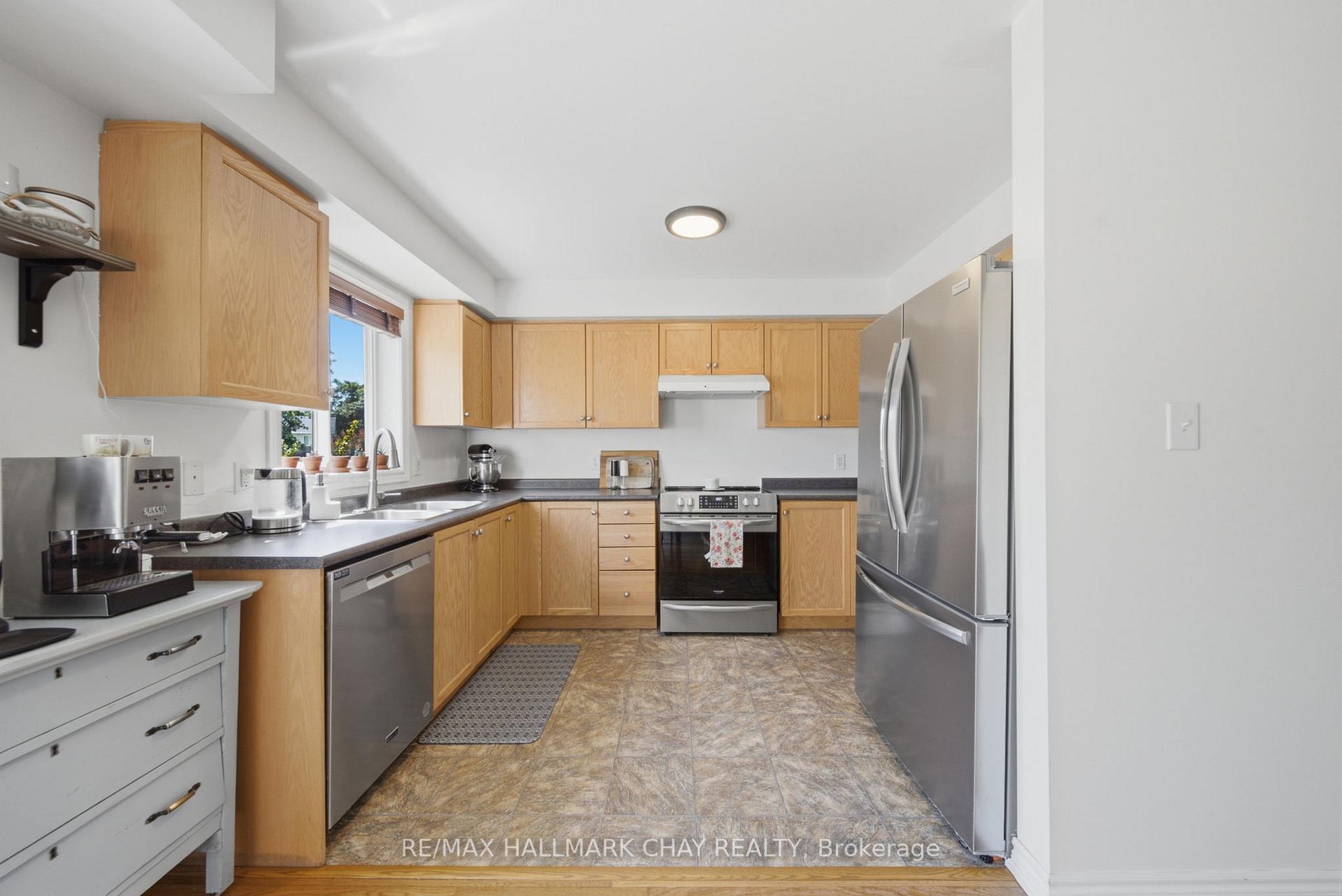 Photo 14 of 46 Michelle Drive, Orillia — HOMEH