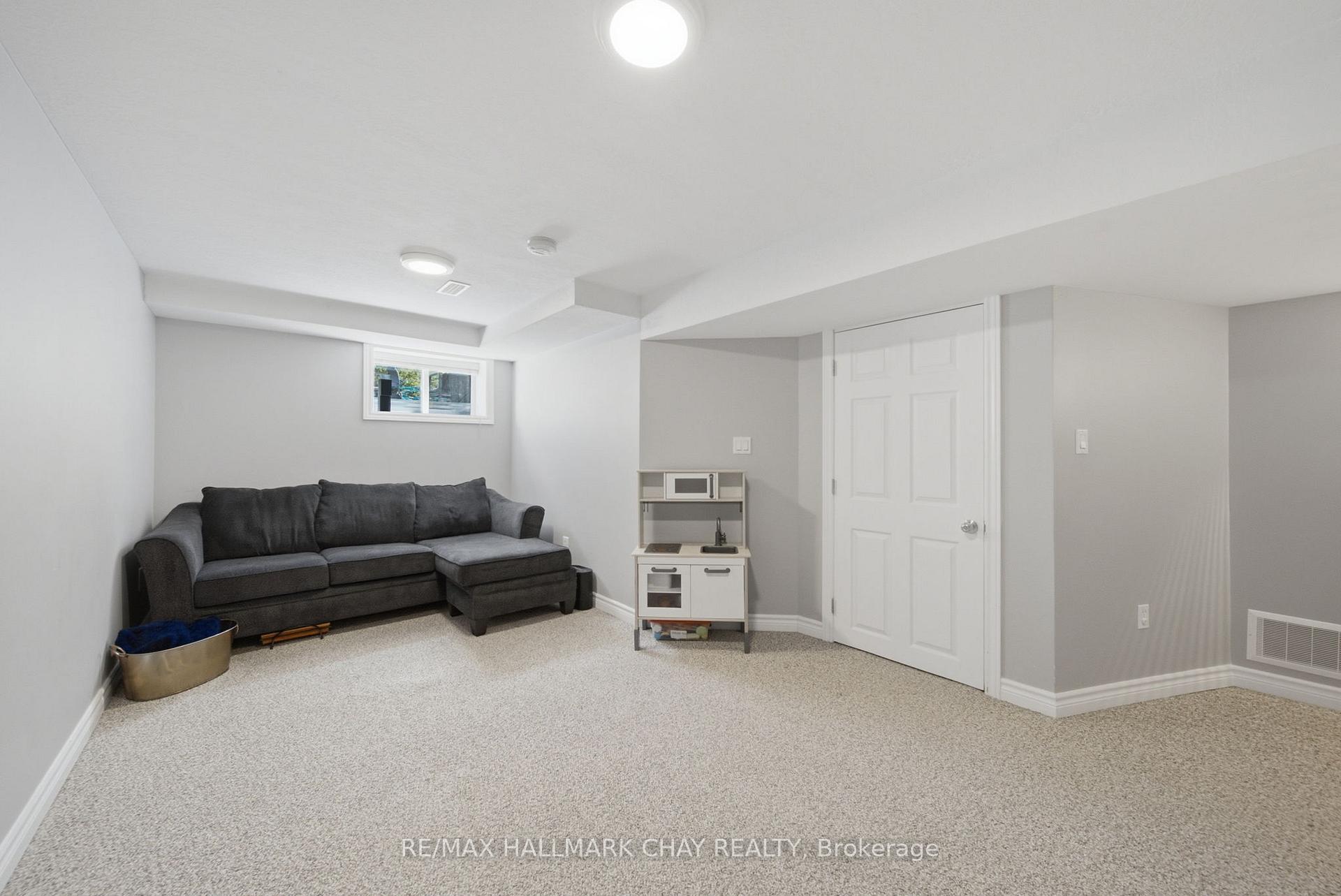 Photo 27 of 46 Michelle Drive, Orillia — HOMEH