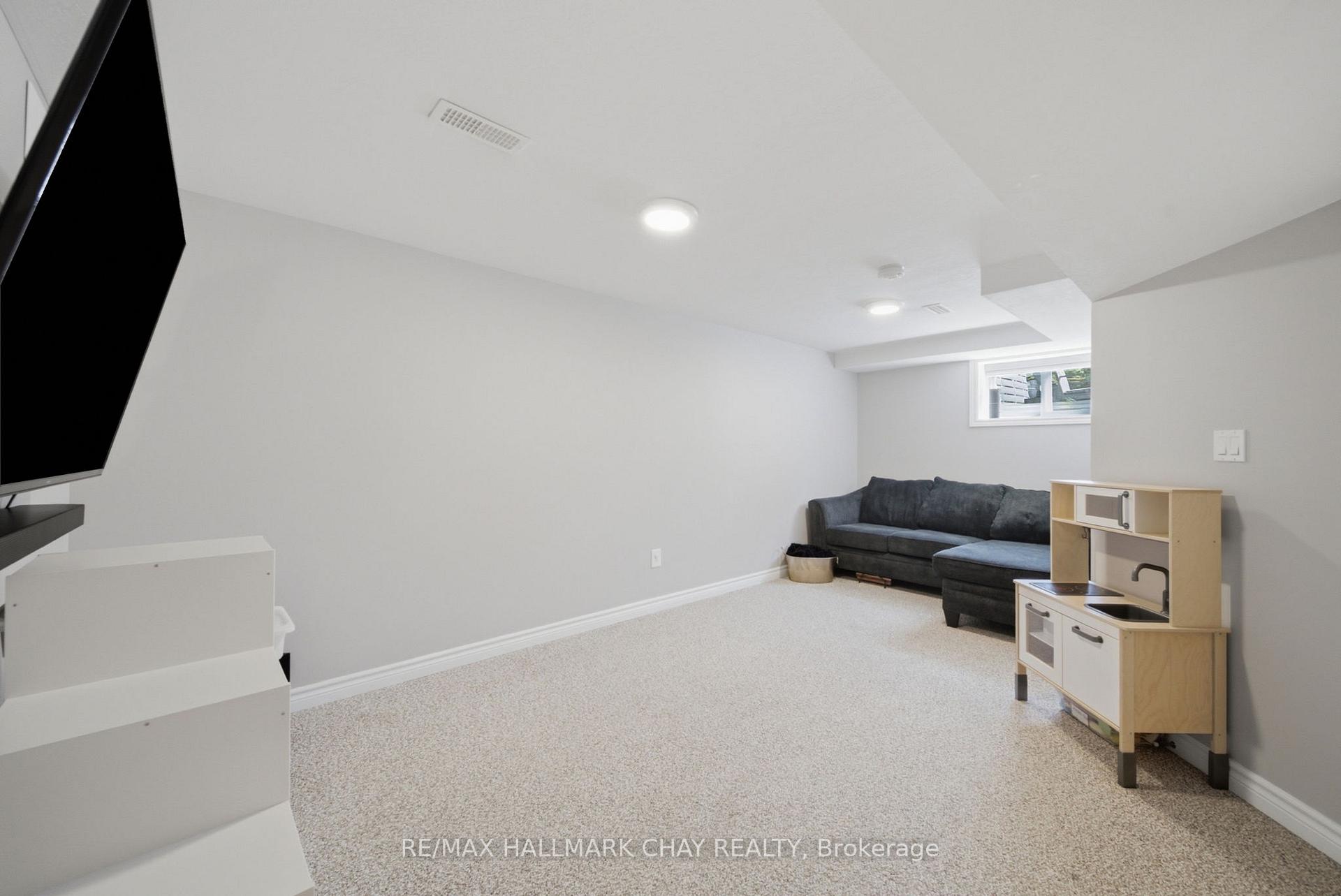 Photo 29 of 46 Michelle Drive, Orillia — HOMEH