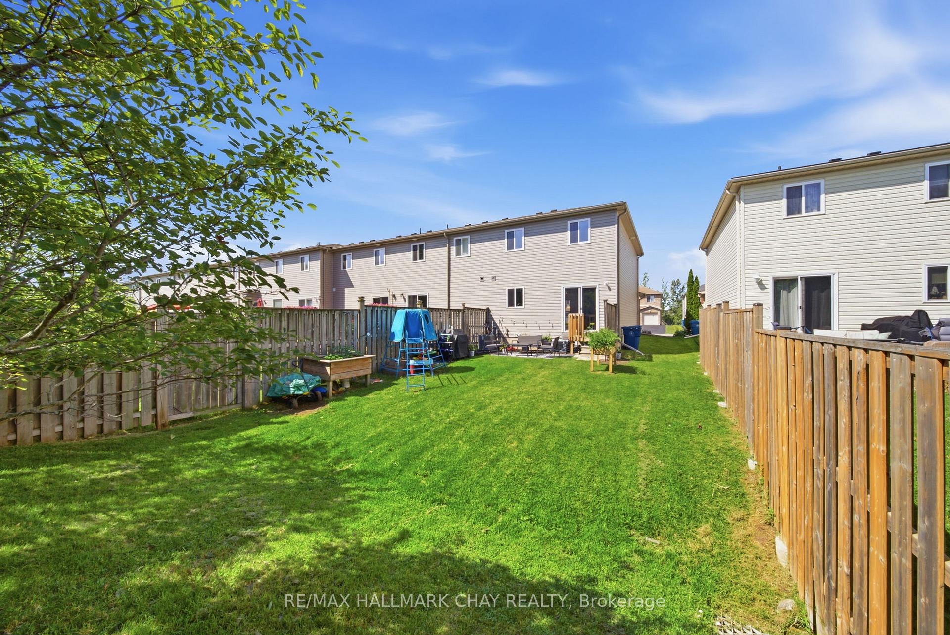 Photo 33 of 46 Michelle Drive, Orillia — HOMEH