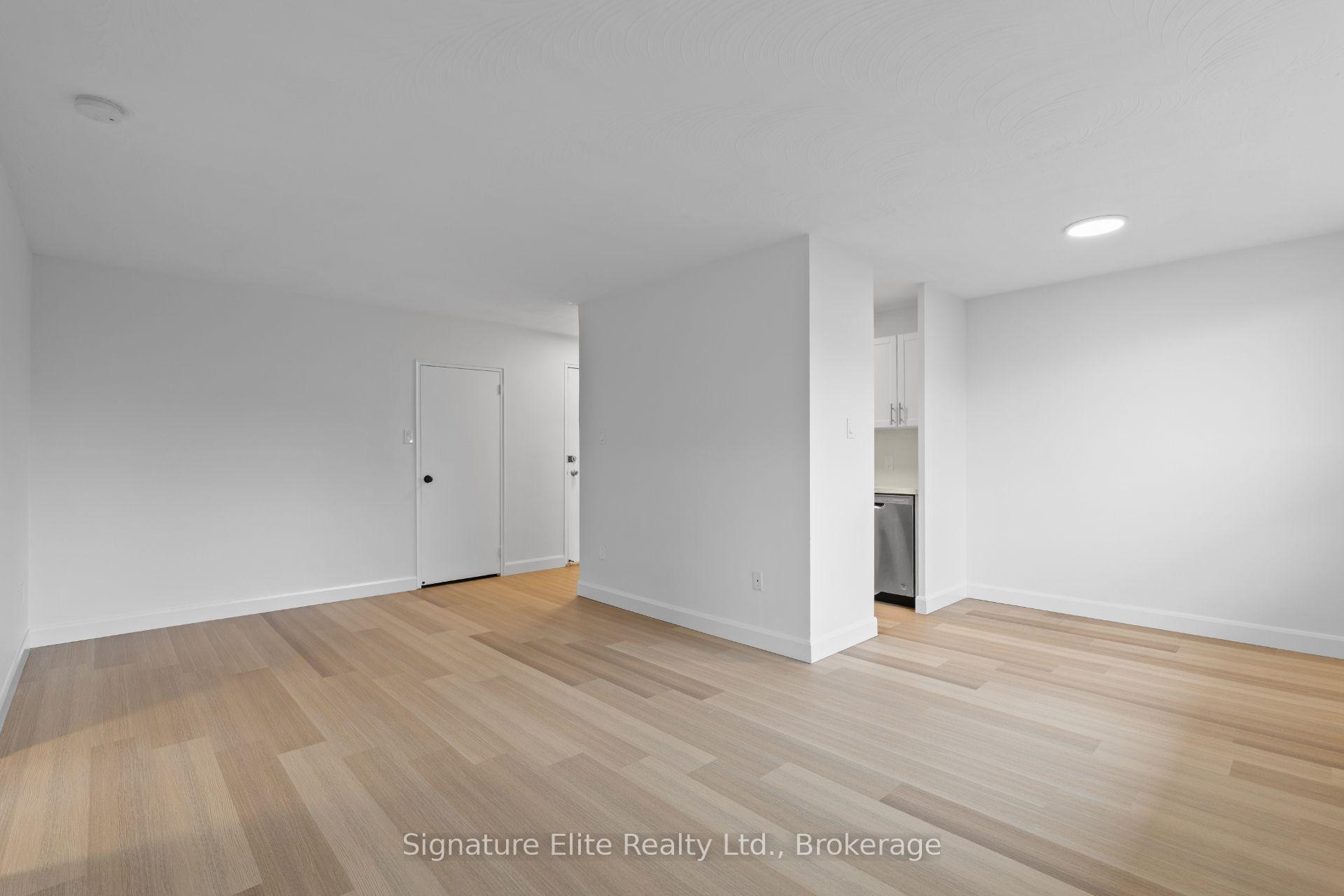 Photo 2 of Unit 301, 3 Swift Drive, North York, Victoria Village — HOMEH