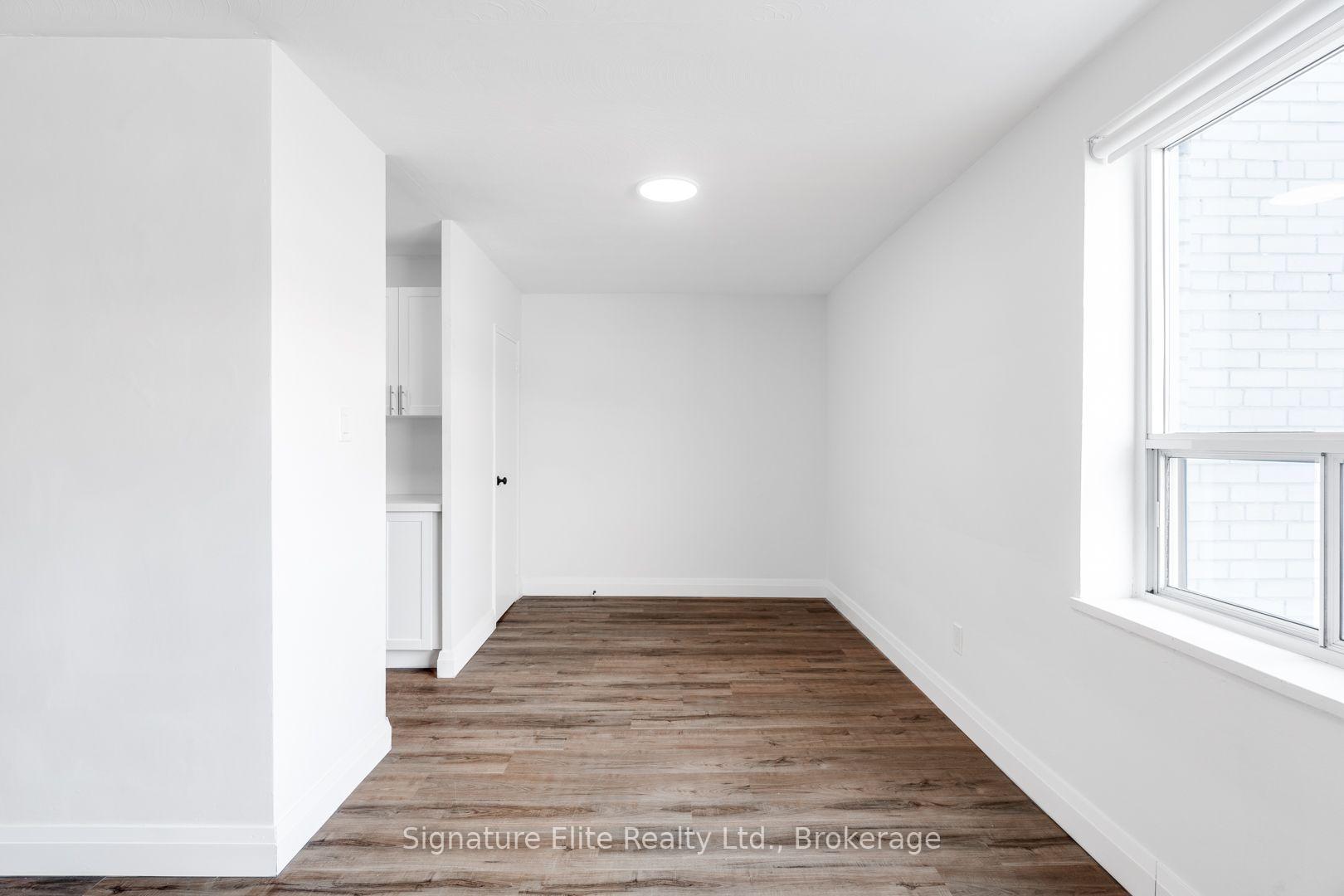 Photo 4 of Unit 206, 3 Swift Drive, North York, Victoria Village — HOMEH