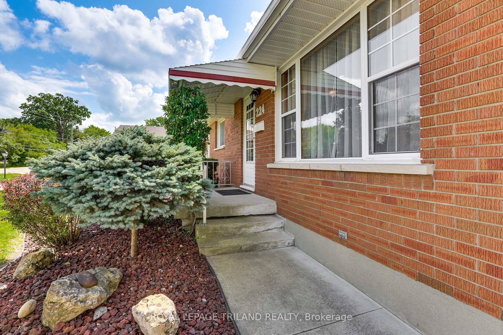 Photo 4 of 224 McKellar Street, Strathroy-Caradoc, SW — HOMEH