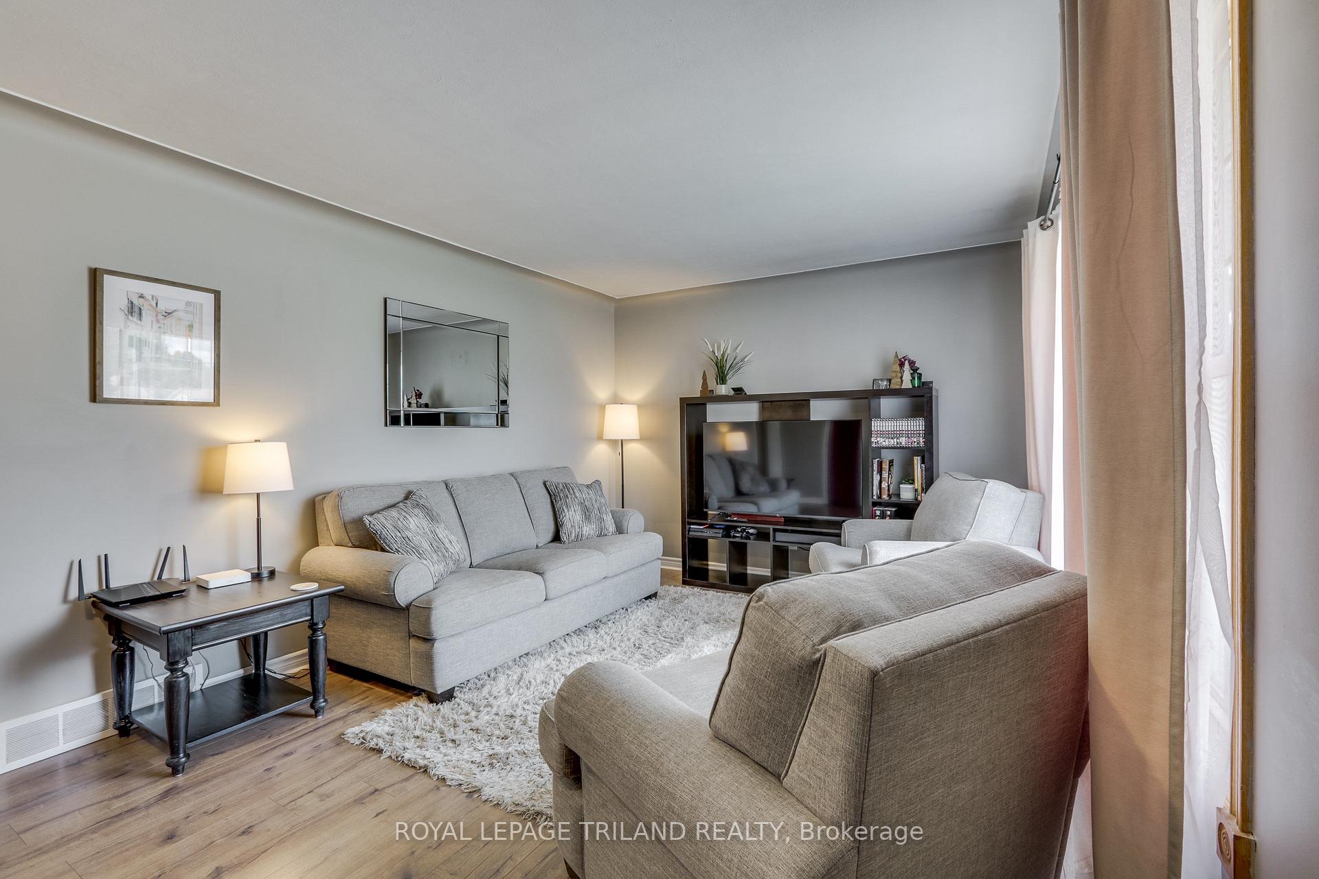 Photo 5 of 224 McKellar Street, Strathroy-Caradoc, SW — HOMEH