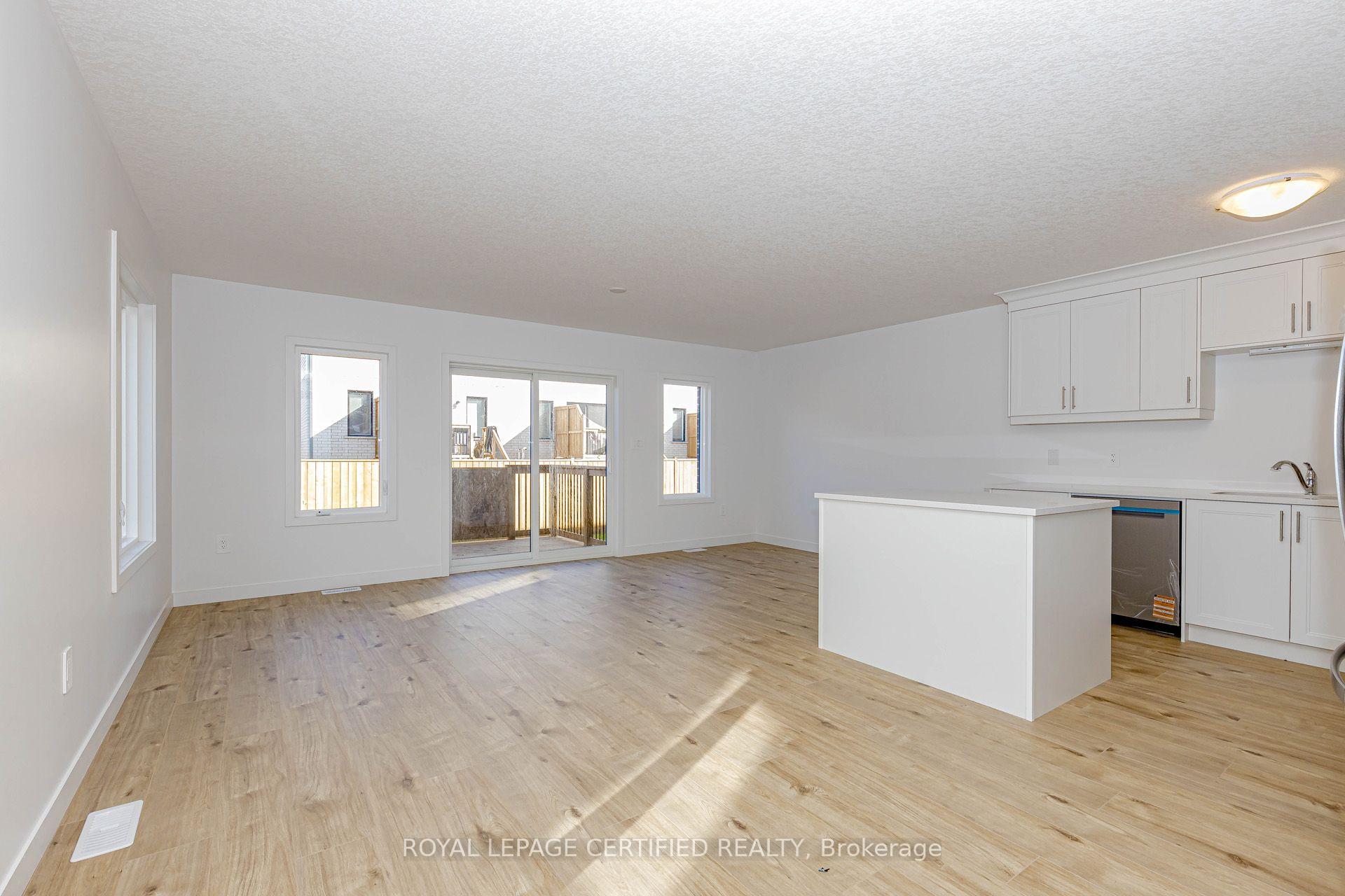 Photo 6 of 26 Oak Forest Common Crescent, Cambridge, Preston Heights — HOMEH