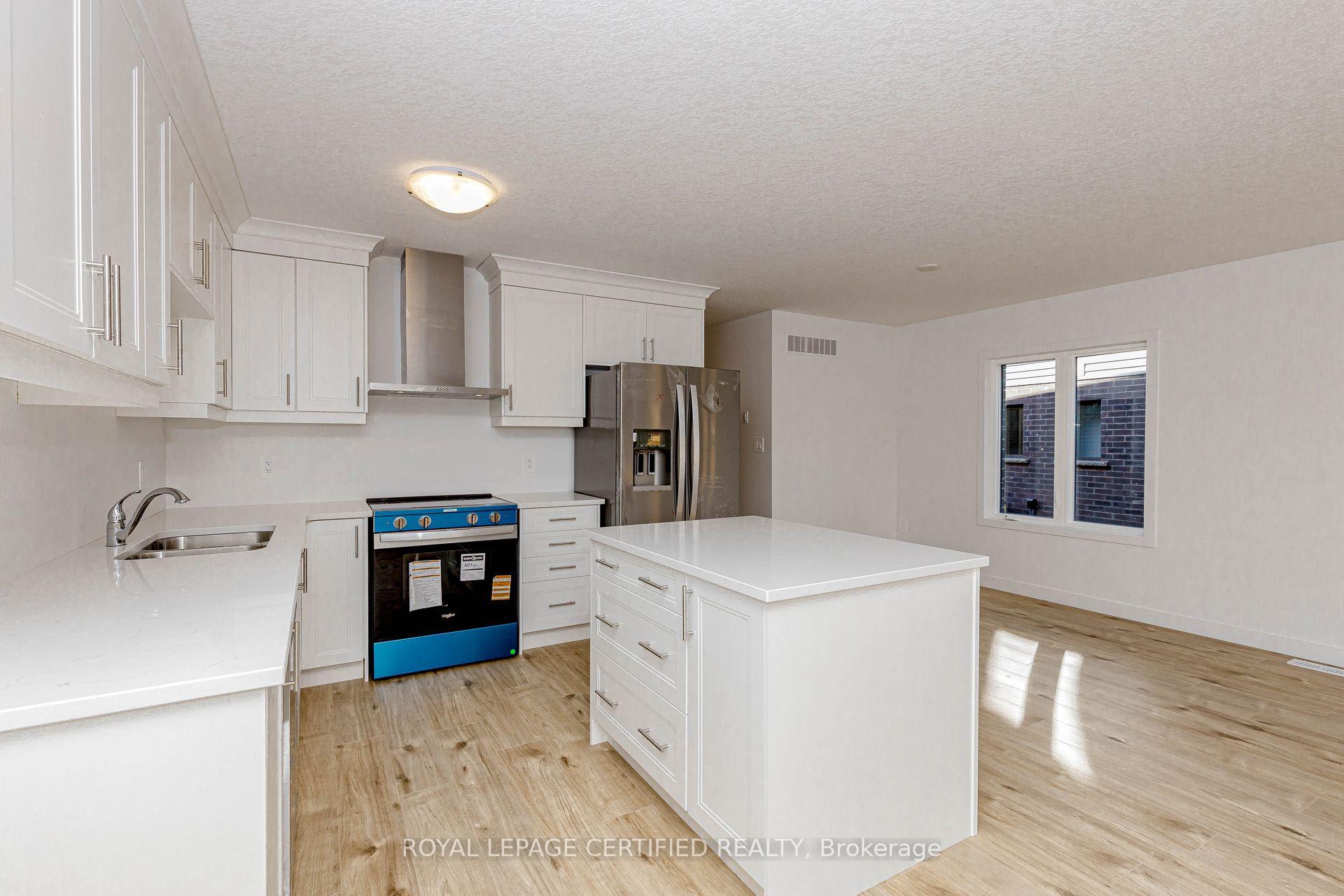Photo 11 of 26 Oak Forest Common Crescent, Cambridge, Preston Heights — HOMEH