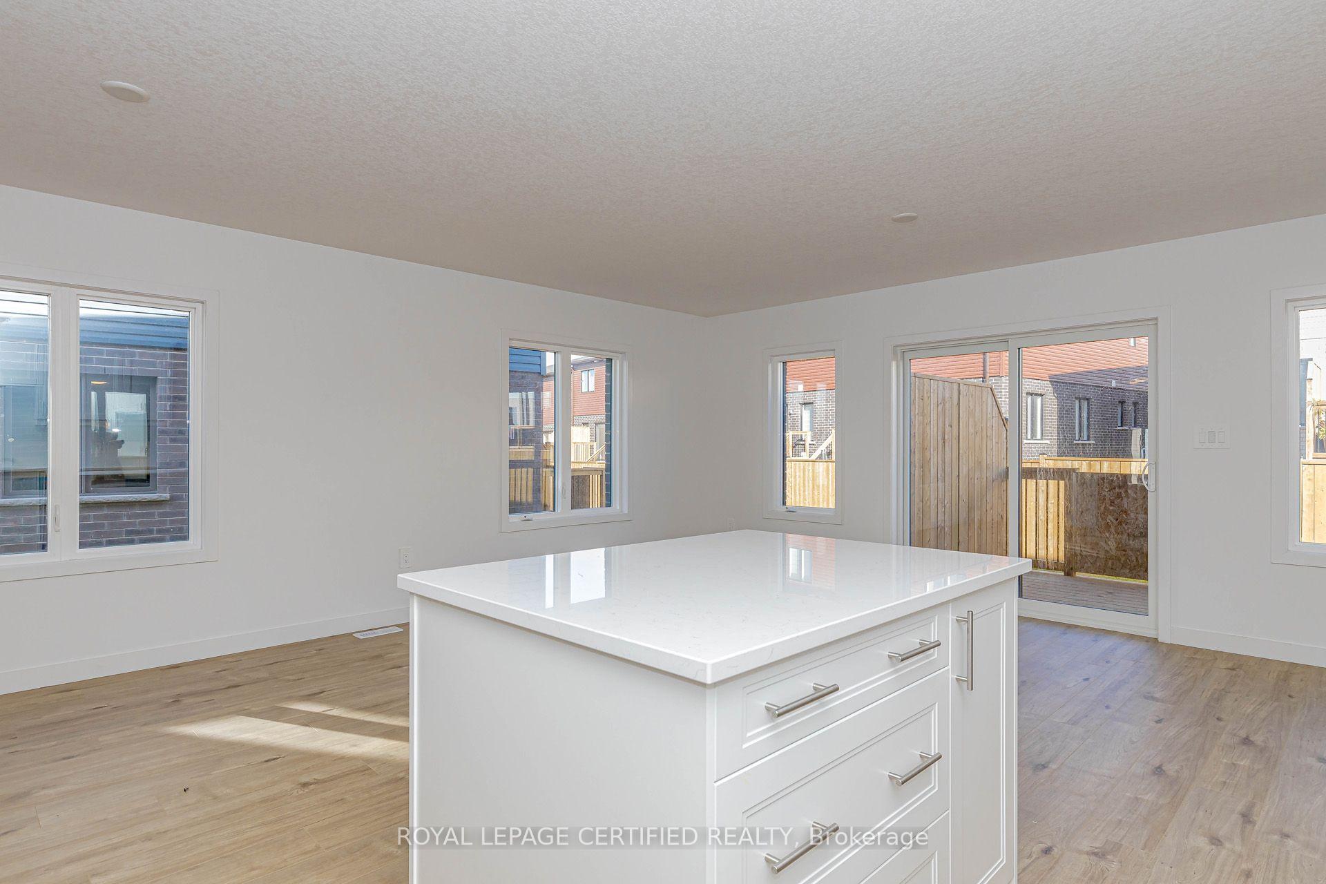 Photo 14 of 26 Oak Forest Common Crescent, Cambridge, Preston Heights — HOMEH