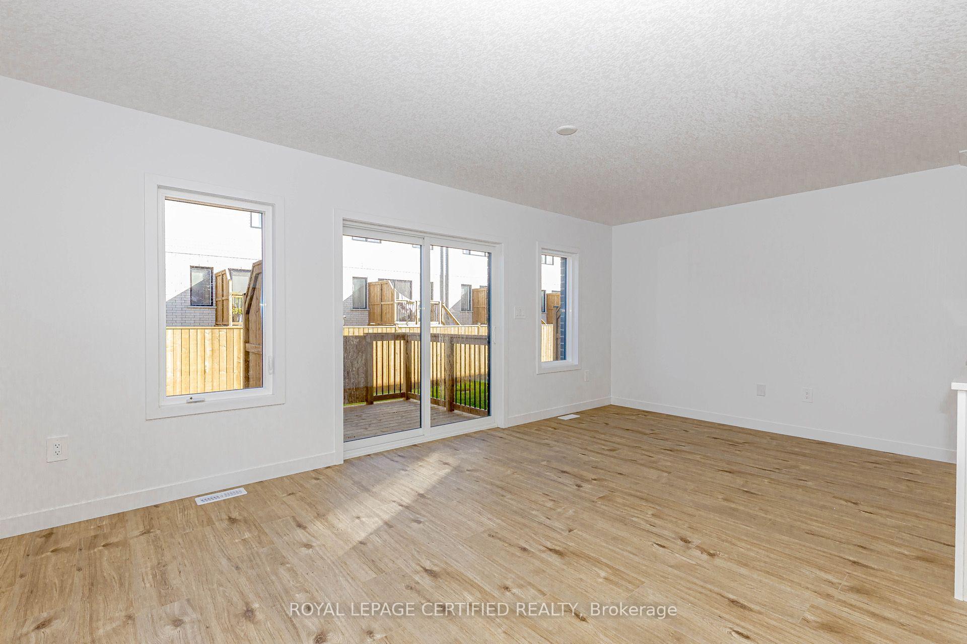 Photo 15 of 26 Oak Forest Common Crescent, Cambridge, Preston Heights — HOMEH