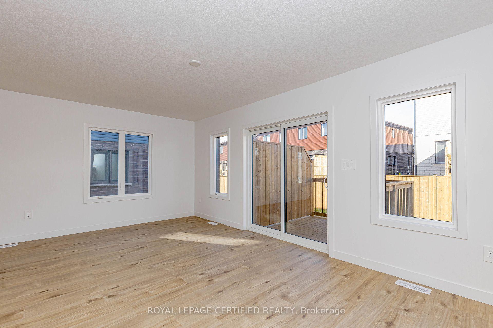 Photo 16 of 26 Oak Forest Common Crescent, Cambridge, Preston Heights — HOMEH