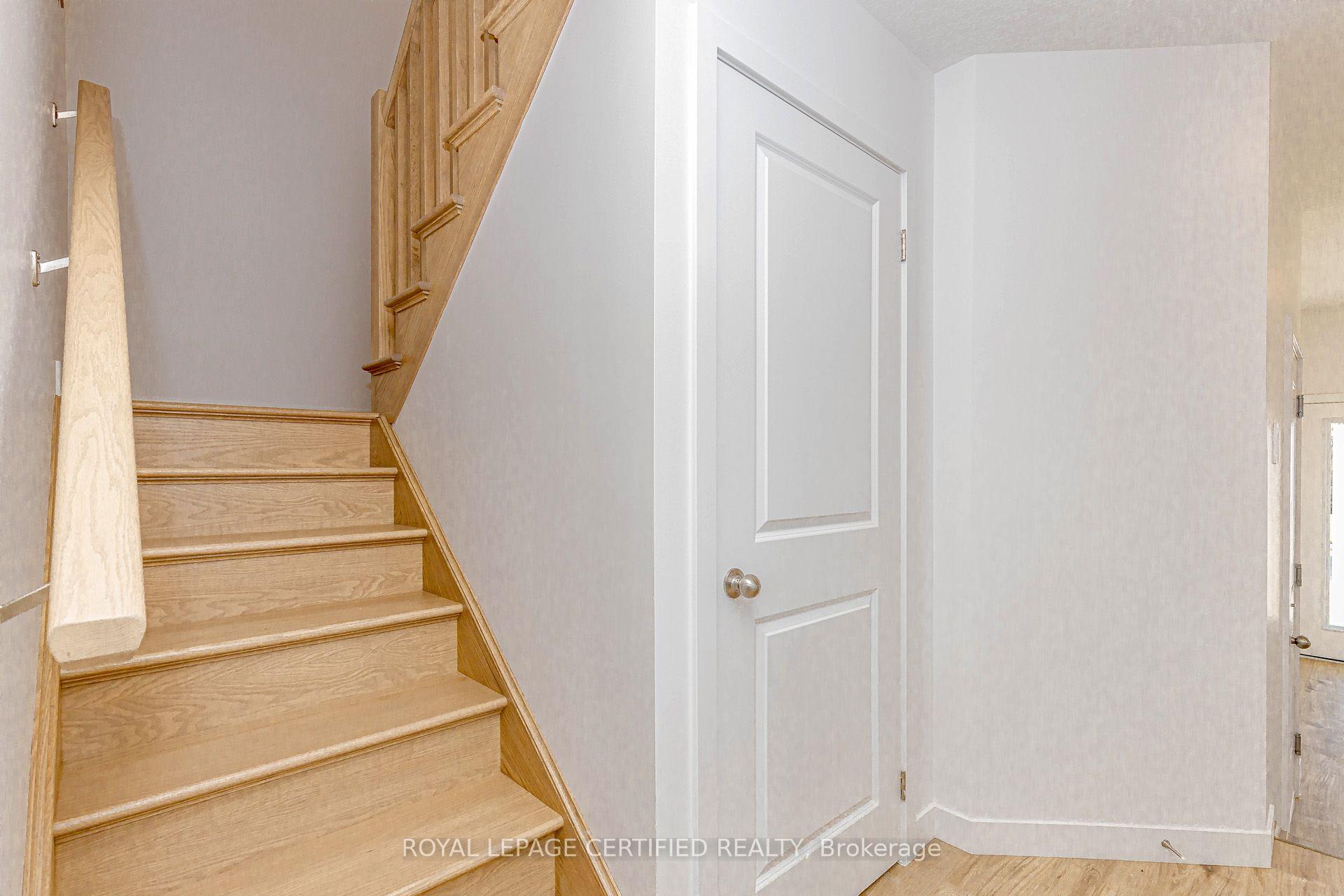 Photo 18 of 26 Oak Forest Common Crescent, Cambridge, Preston Heights — HOMEH