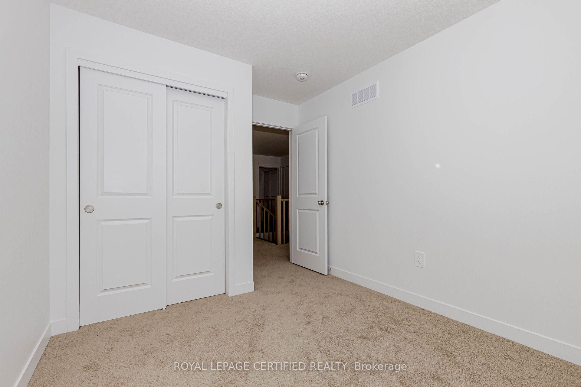 Photo 38 of 26 Oak Forest Common Crescent, Cambridge, Preston Heights — HOMEH
