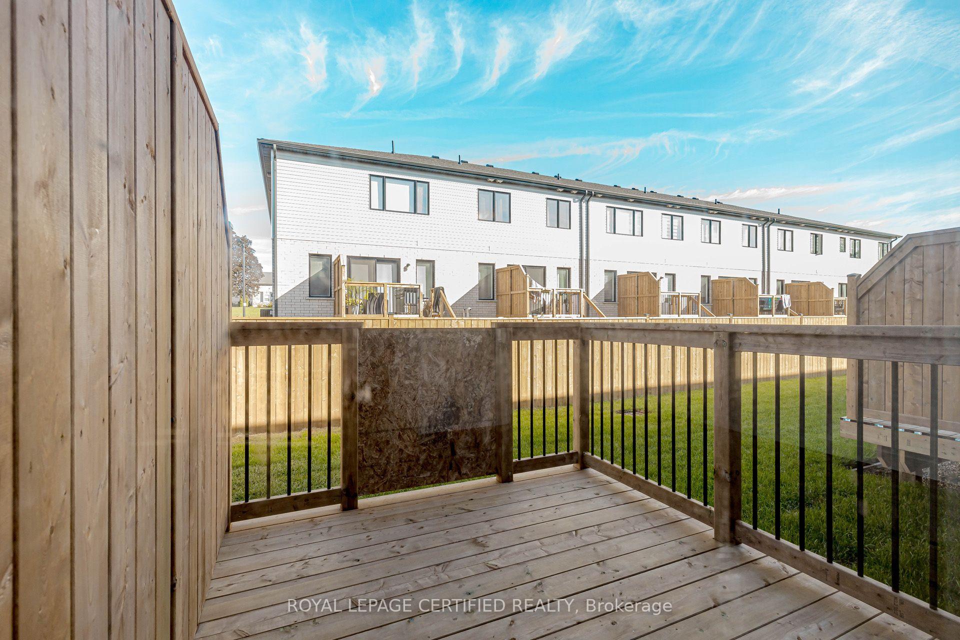 Photo 46 of 26 Oak Forest Common Crescent, Cambridge, Preston Heights — HOMEH
