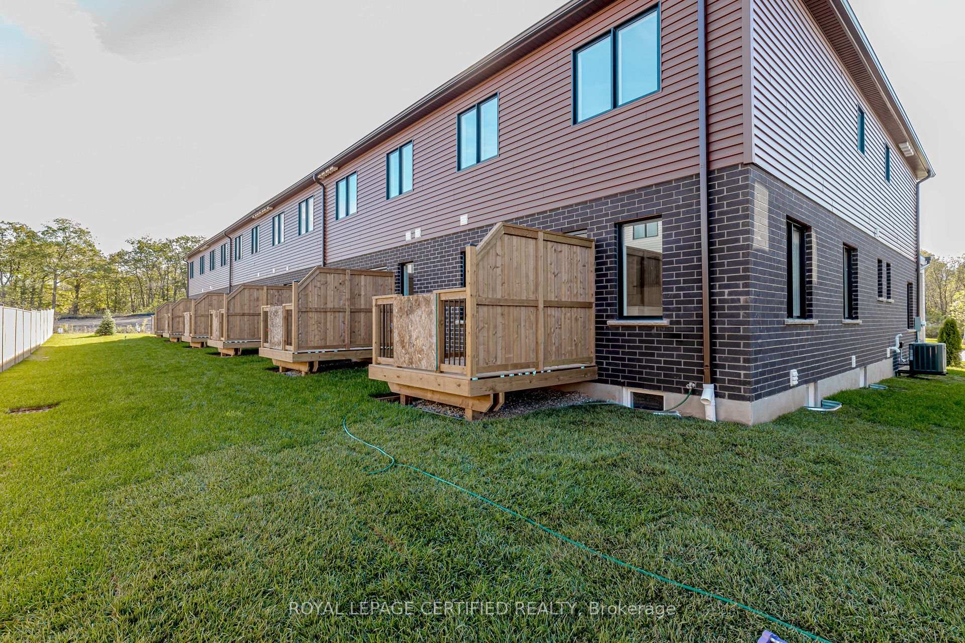Photo 48 of 26 Oak Forest Common Crescent, Cambridge, Preston Heights — HOMEH