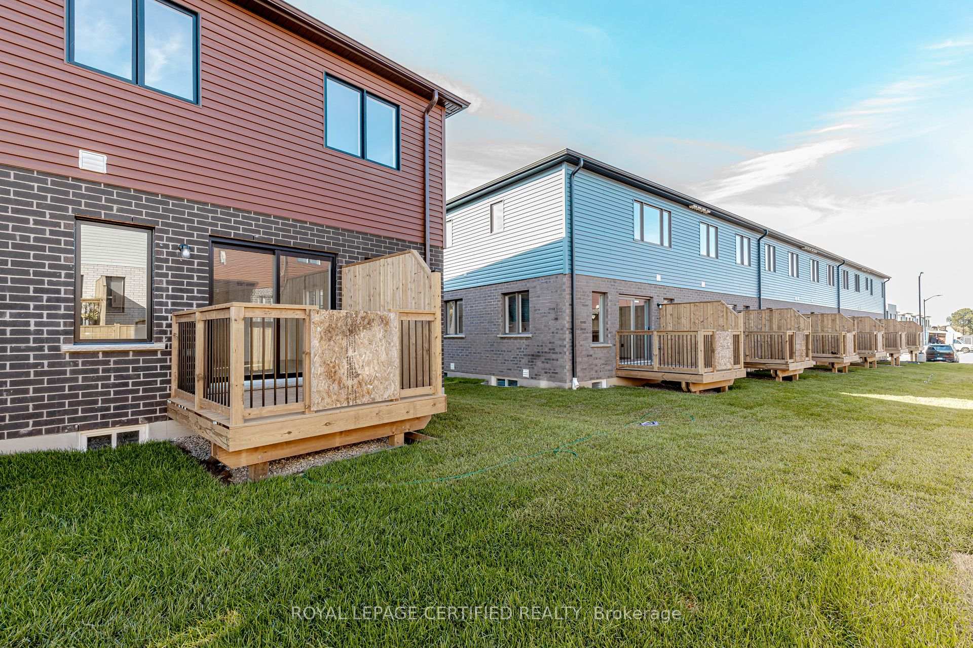 Photo 49 of 26 Oak Forest Common Crescent, Cambridge, Preston Heights — HOMEH