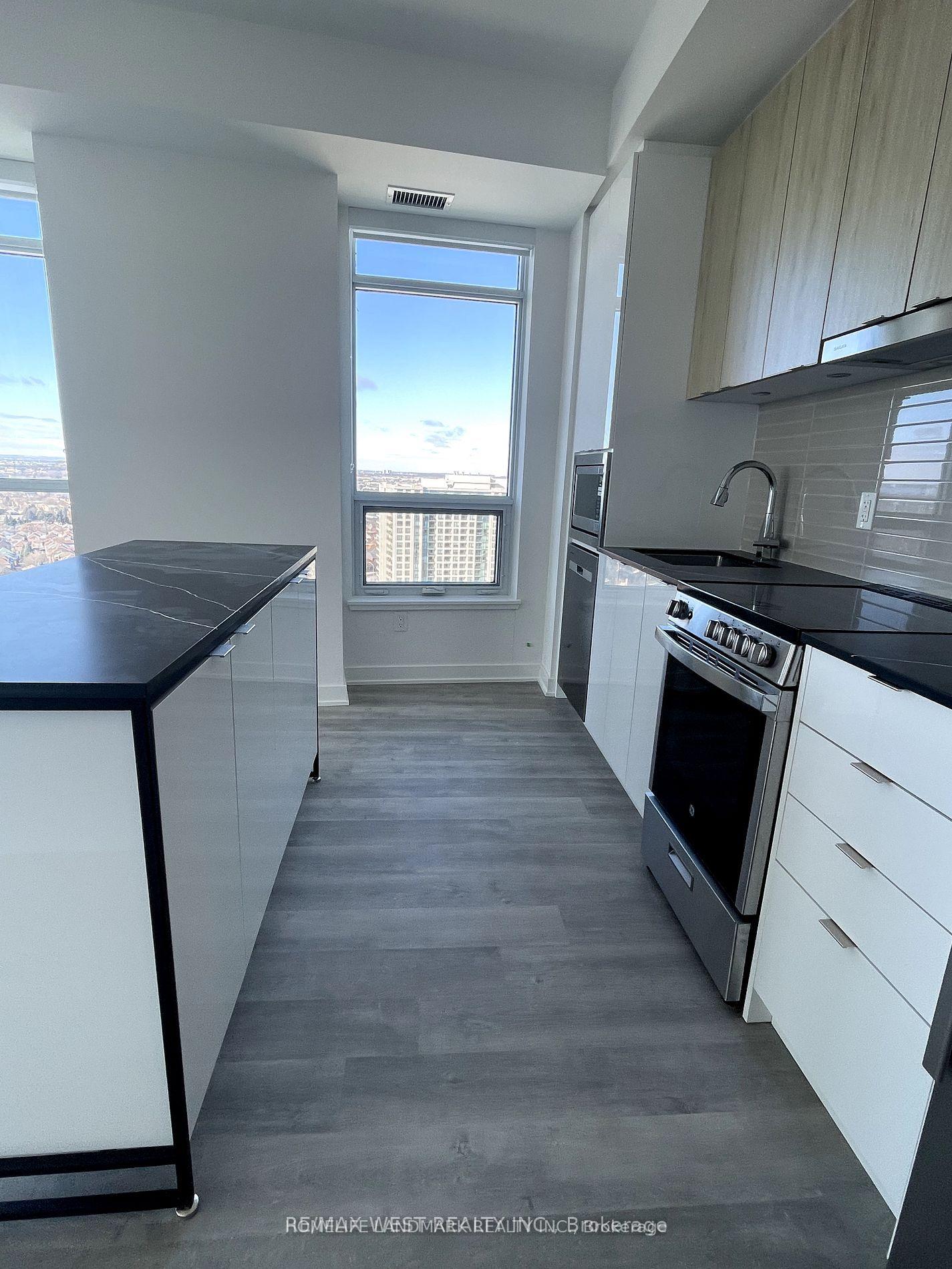 Photo 7 of 30 Upper Mall Way, Vaughan, Brownridge — HOMEH