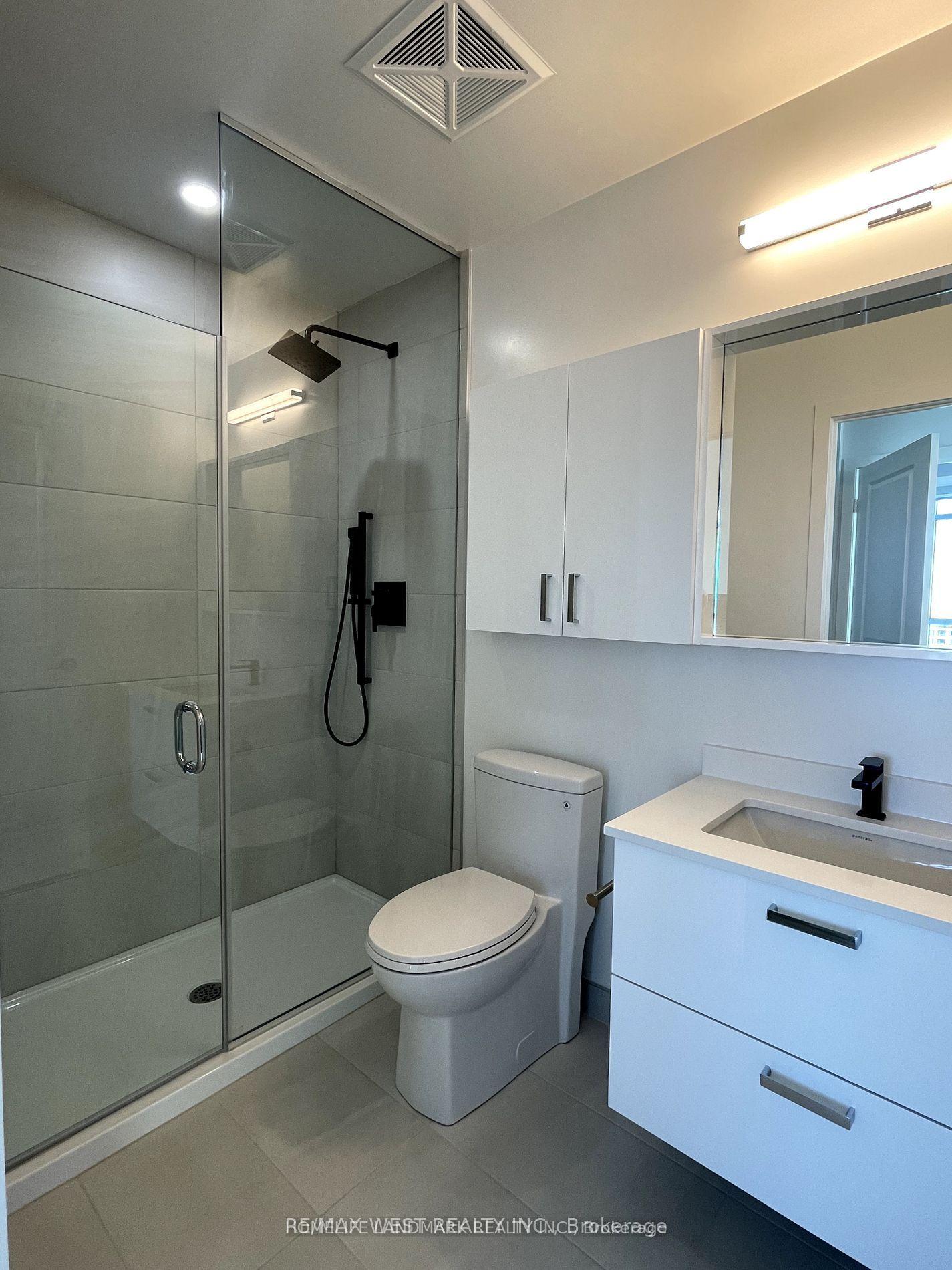 Photo 11 of 30 Upper Mall Way, Vaughan, Brownridge — HOMEH