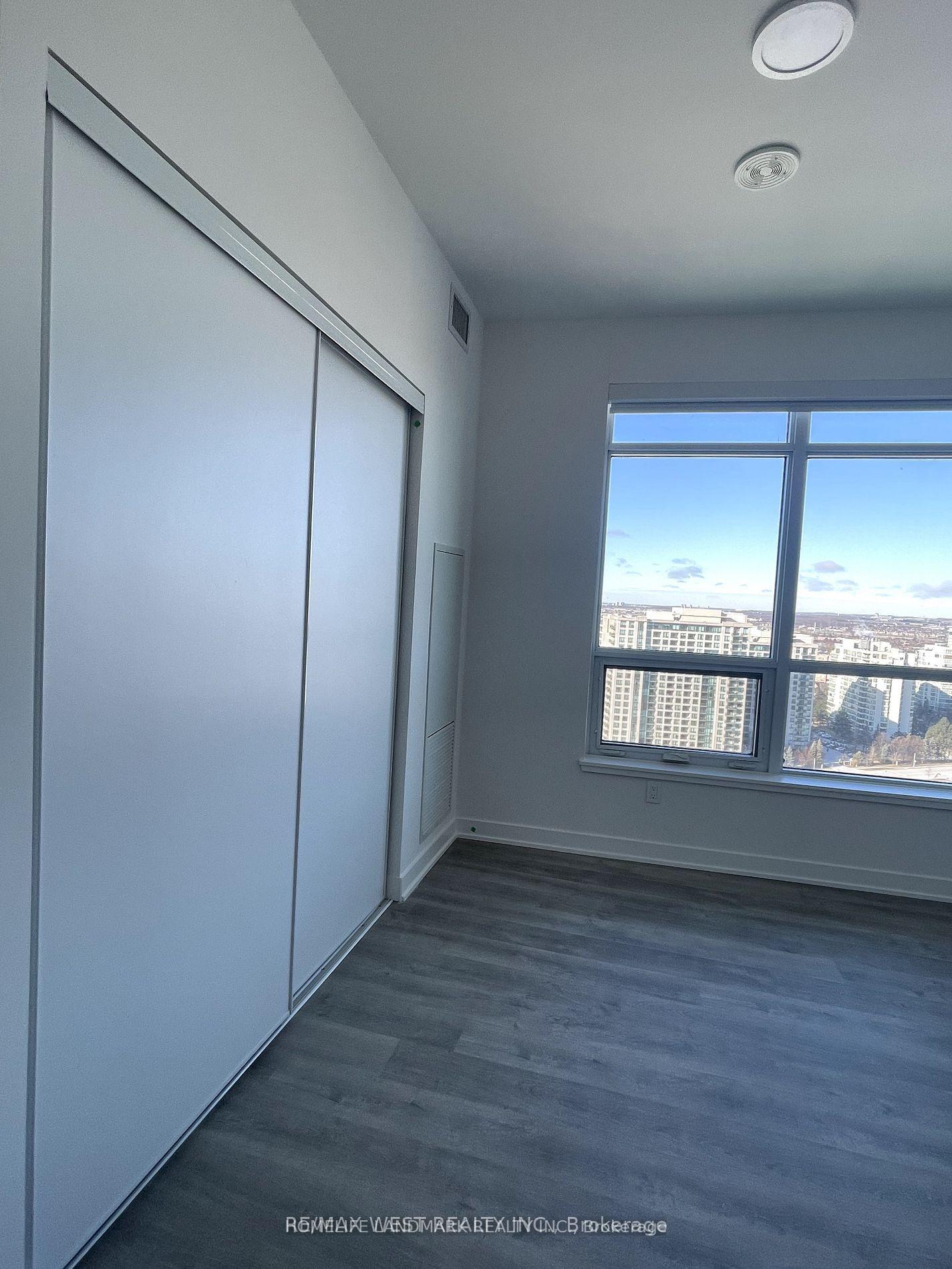 Photo 13 of 30 Upper Mall Way, Vaughan, Brownridge — HOMEH