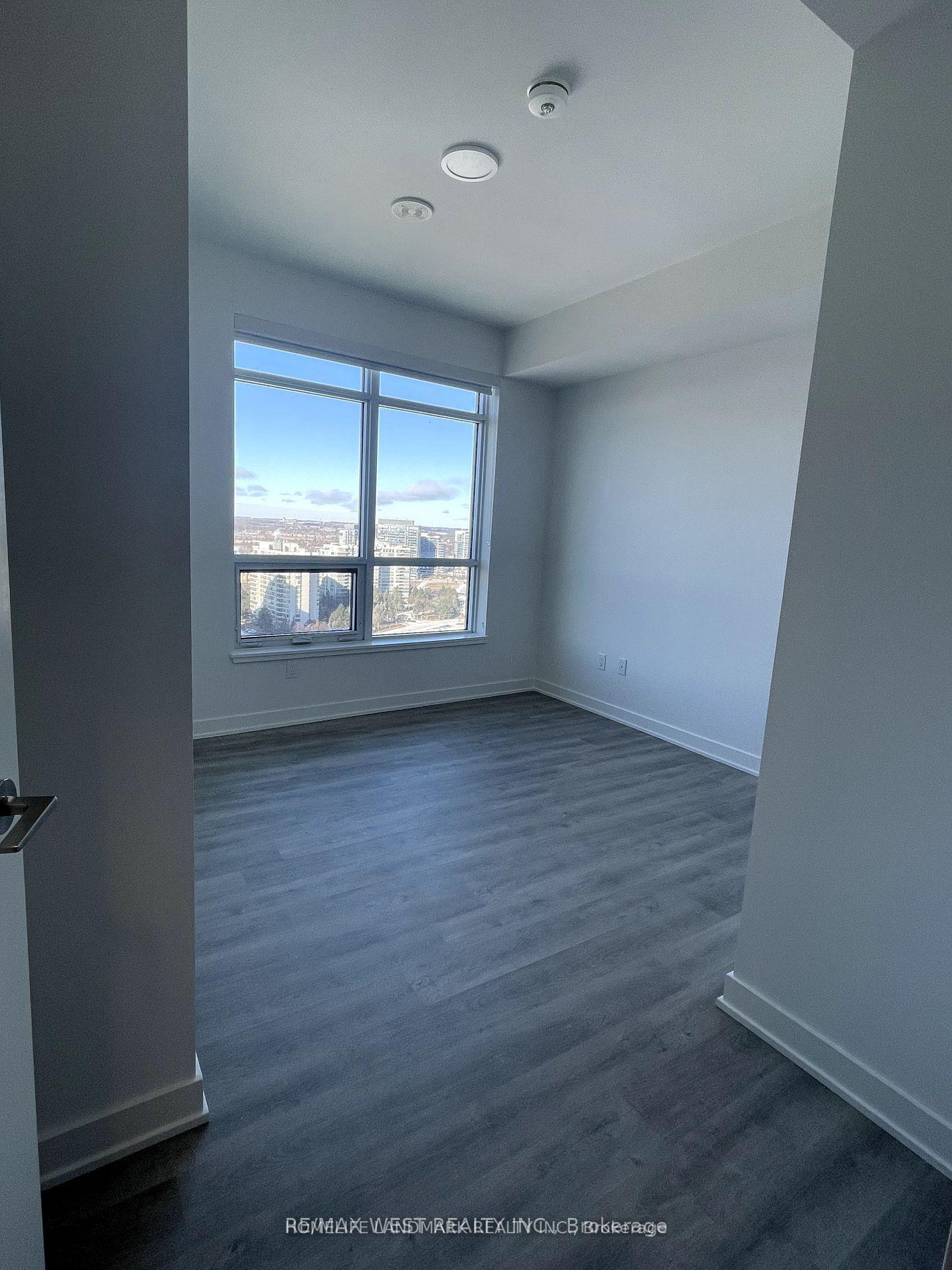 Photo 19 of 30 Upper Mall Way, Vaughan, Brownridge — HOMEH