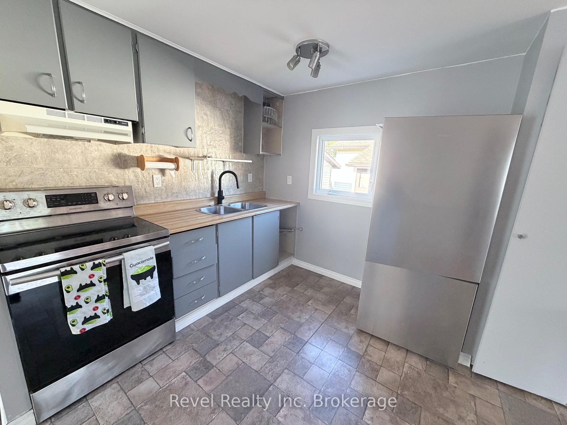 Photo 9 of Unit 7, 208 Little Down Lane, North Bay, Airport — HOMEH