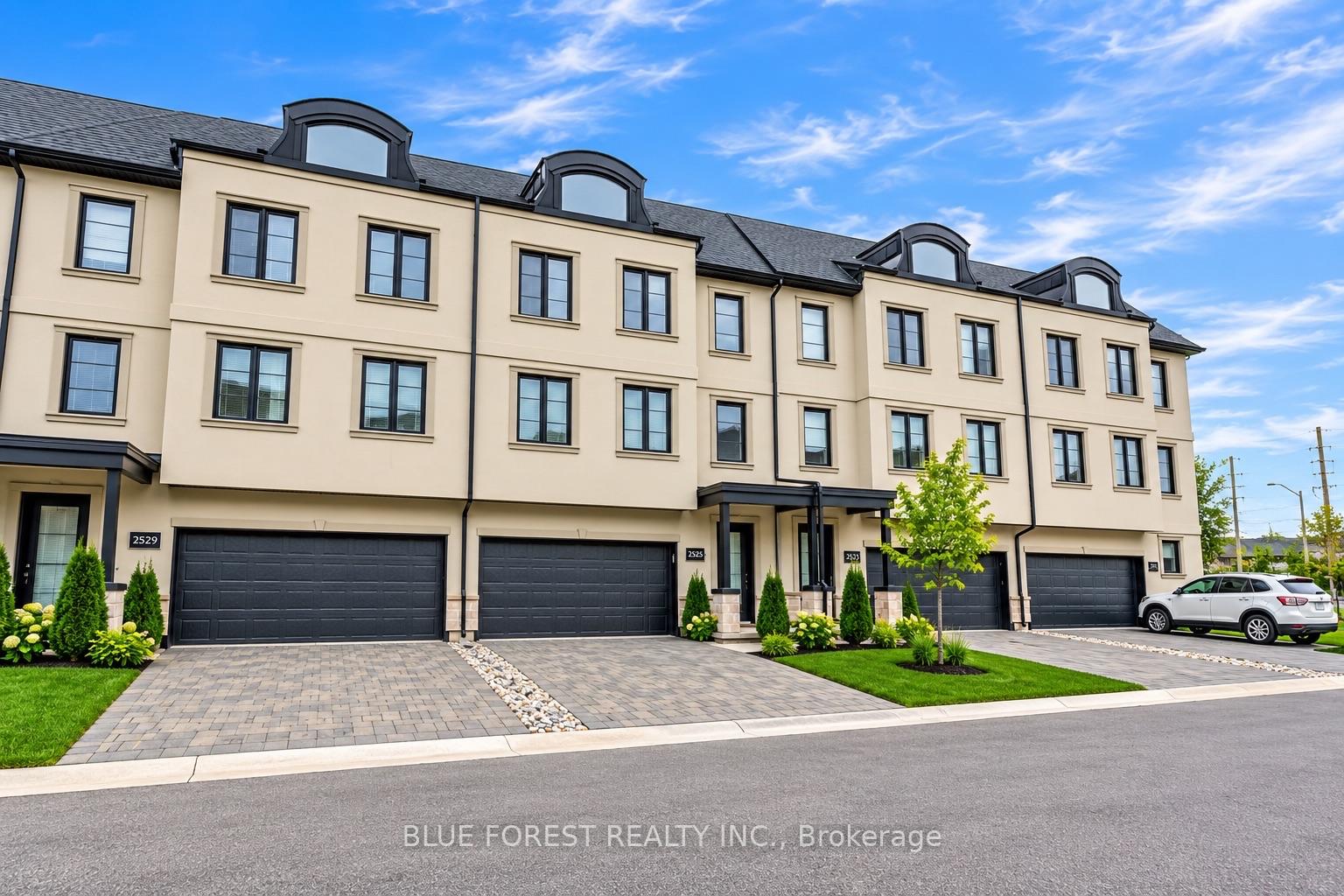 Photo 4 of Unit 33, 2525 Meadowlands Way, London, North R — HOMEH