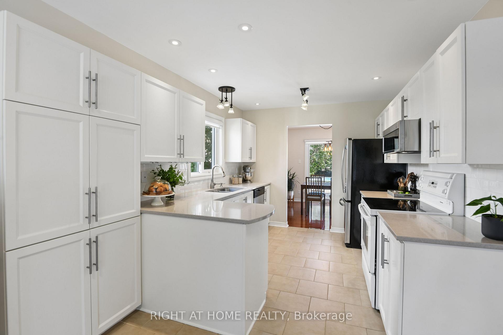 Photo 11 of 1777 Tache Way, Ottawa, Fallingbrook/Pineridge — HOMEH