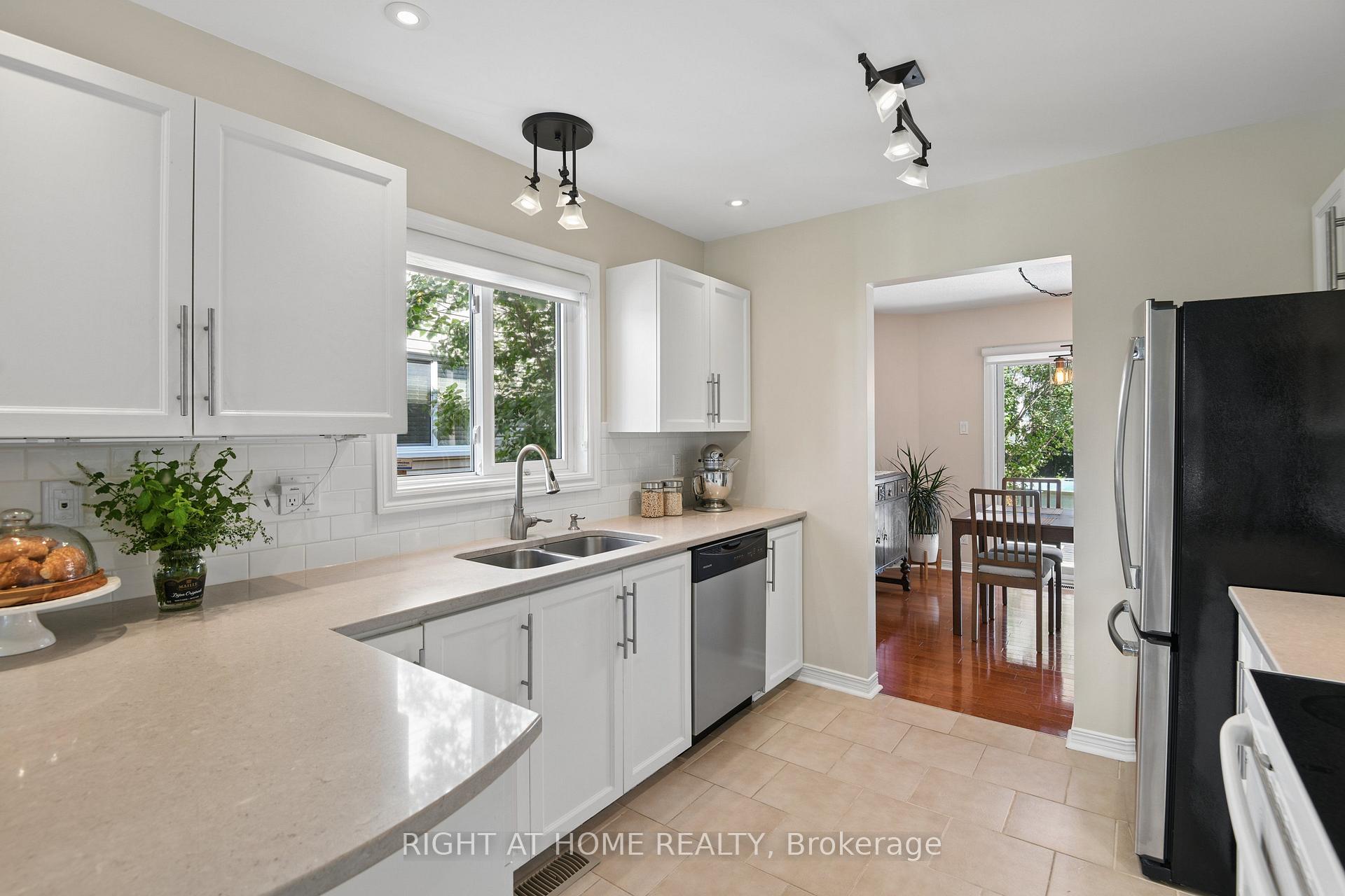 Photo 12 of 1777 Tache Way, Ottawa, Fallingbrook/Pineridge — HOMEH