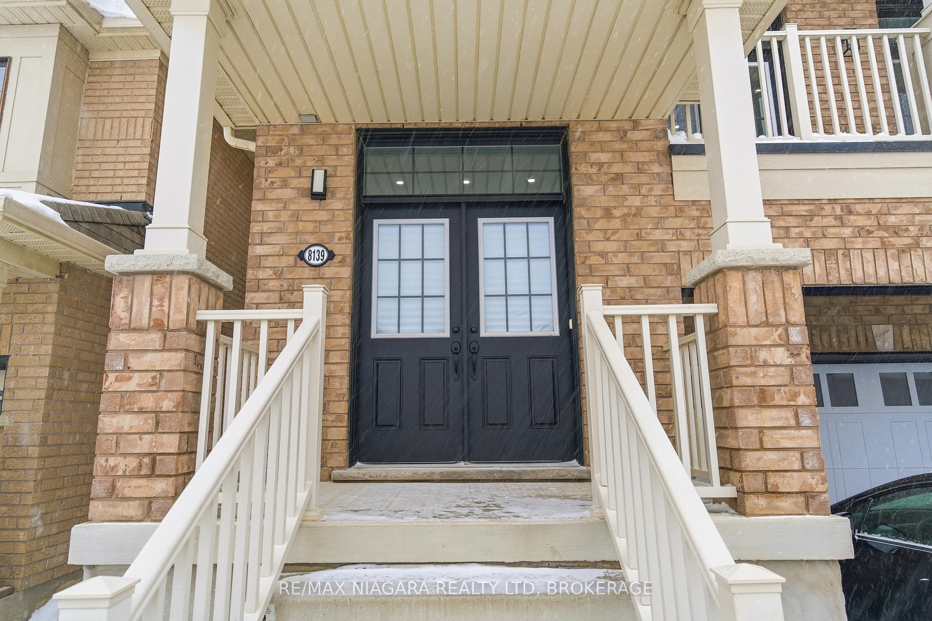 Photo 2 of 8139 Buckeye Crescent, Niagara Falls, Brown — HOMEH