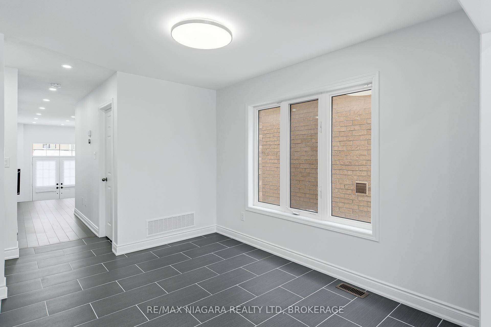 Photo 7 of 8139 Buckeye Crescent, Niagara Falls, Brown — HOMEH