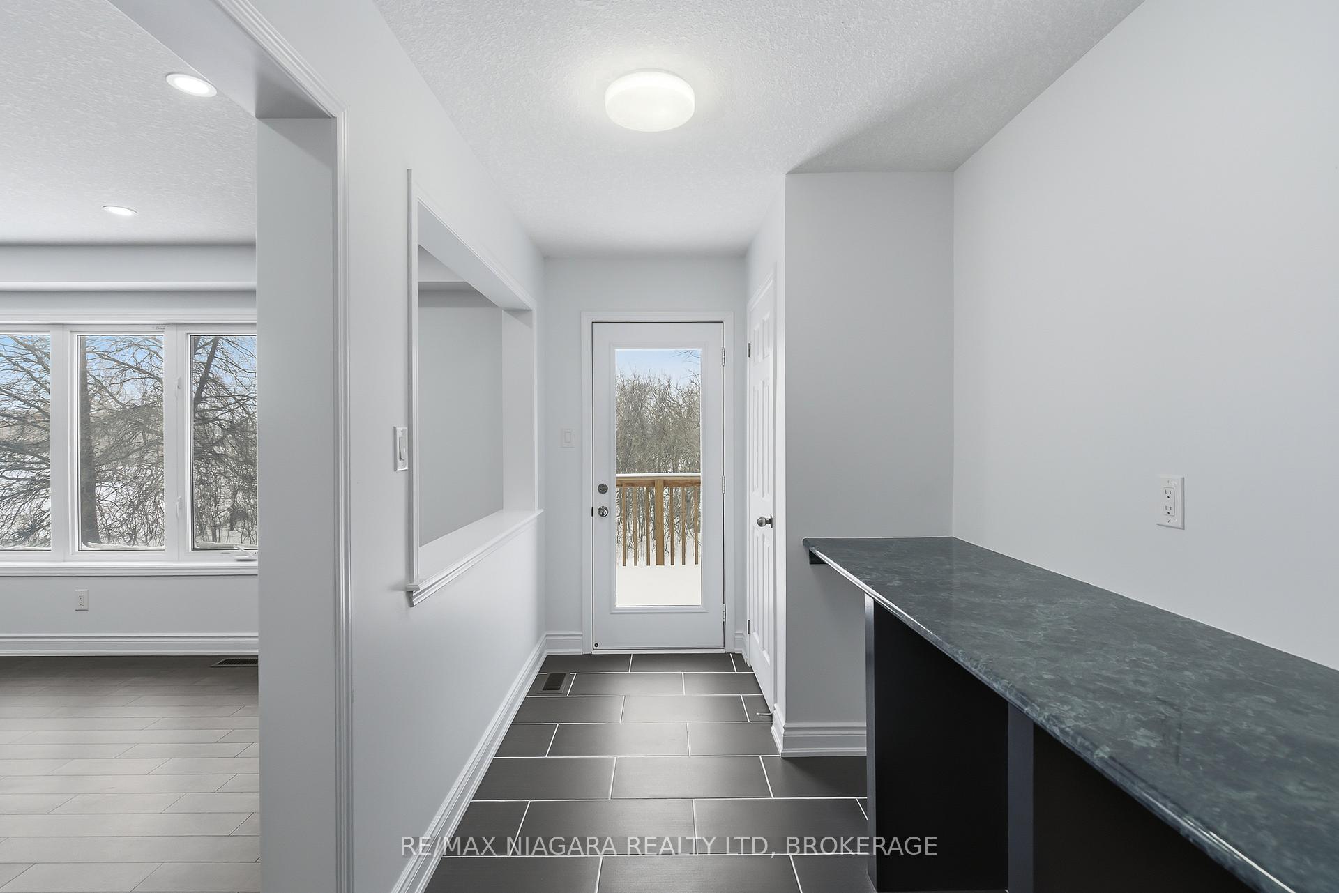 Photo 13 of 8139 Buckeye Crescent, Niagara Falls, Brown — HOMEH