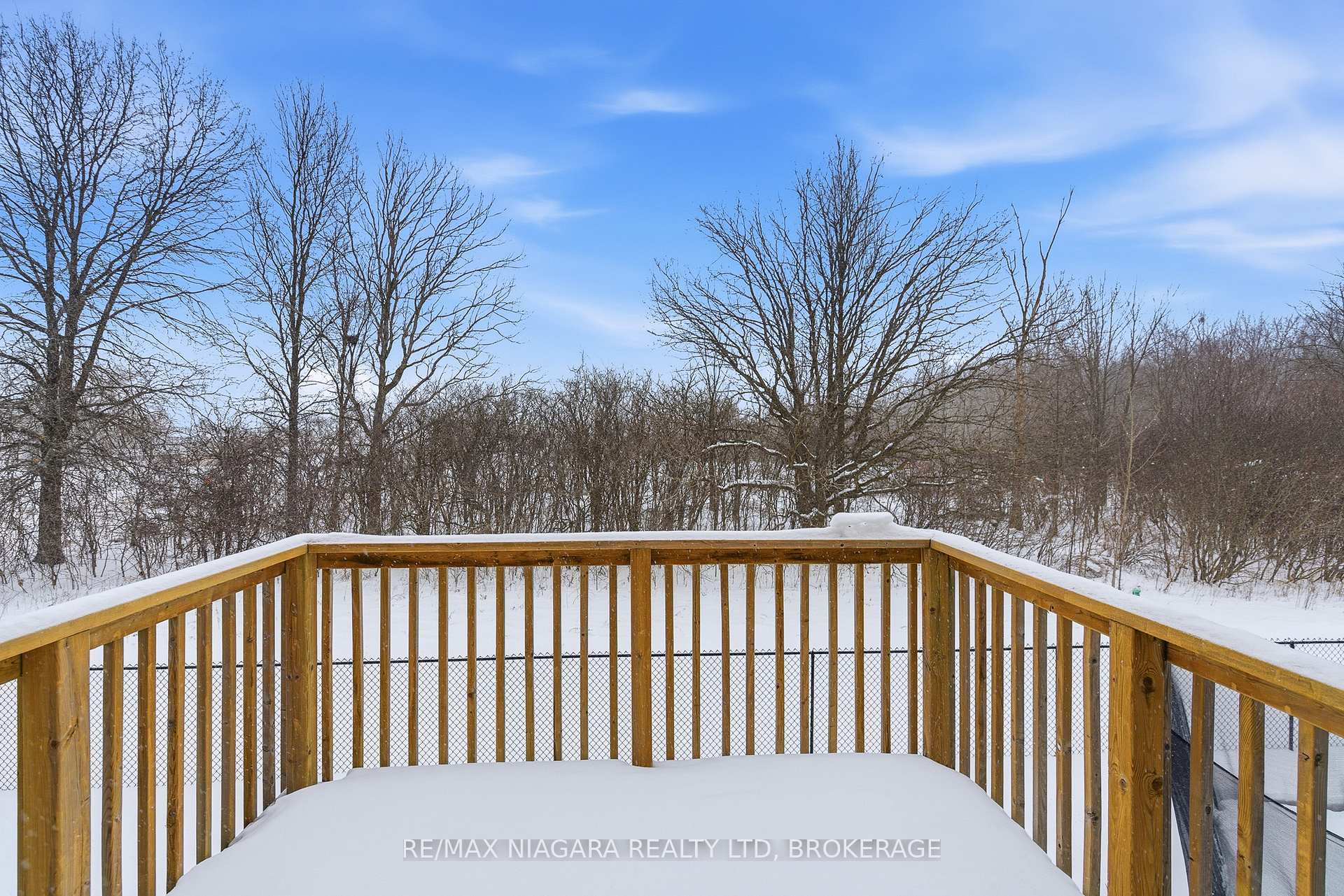Photo 14 of 8139 Buckeye Crescent, Niagara Falls, Brown — HOMEH