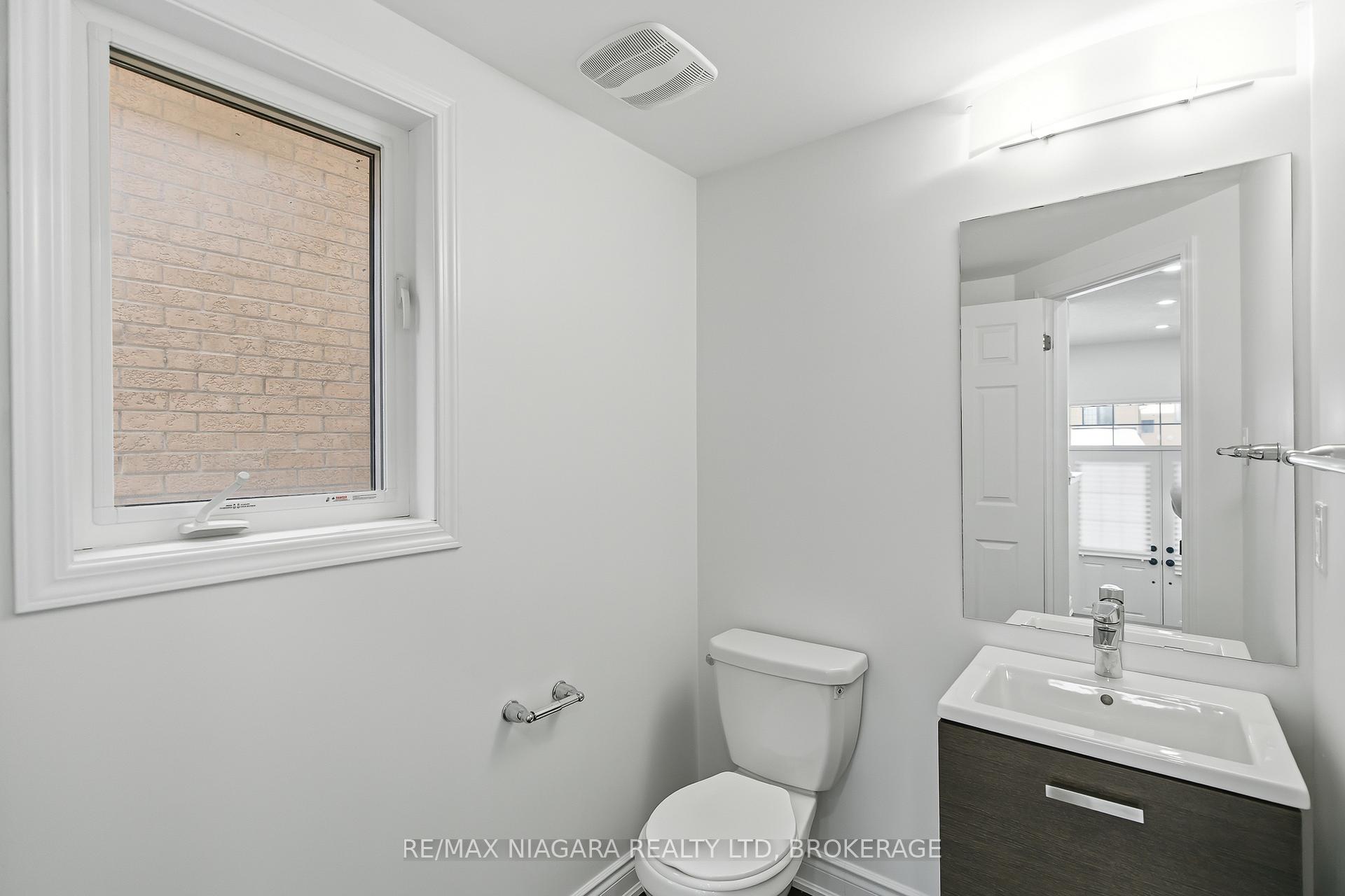 Photo 16 of 8139 Buckeye Crescent, Niagara Falls, Brown — HOMEH