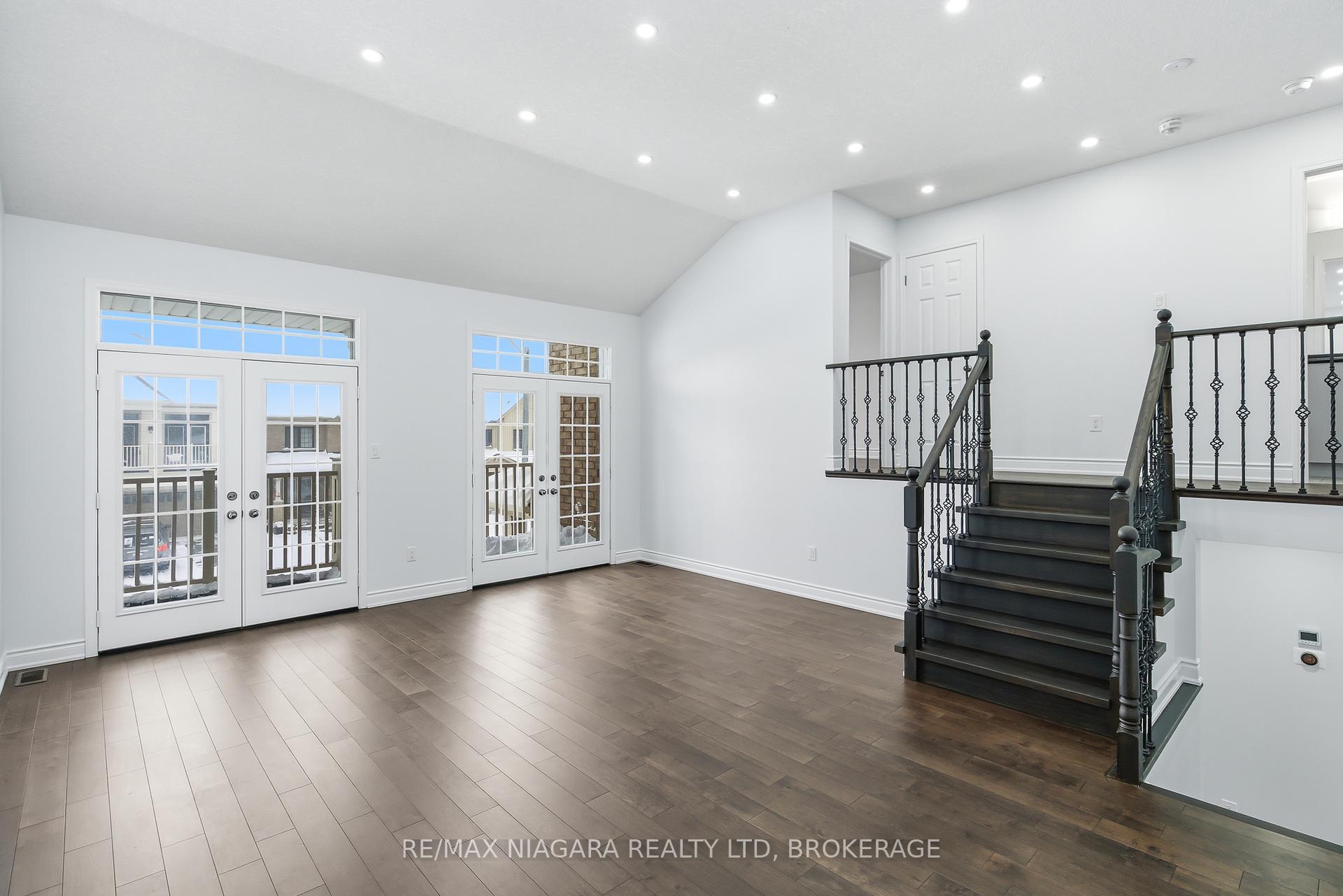 Photo 18 of 8139 Buckeye Crescent, Niagara Falls, Brown — HOMEH