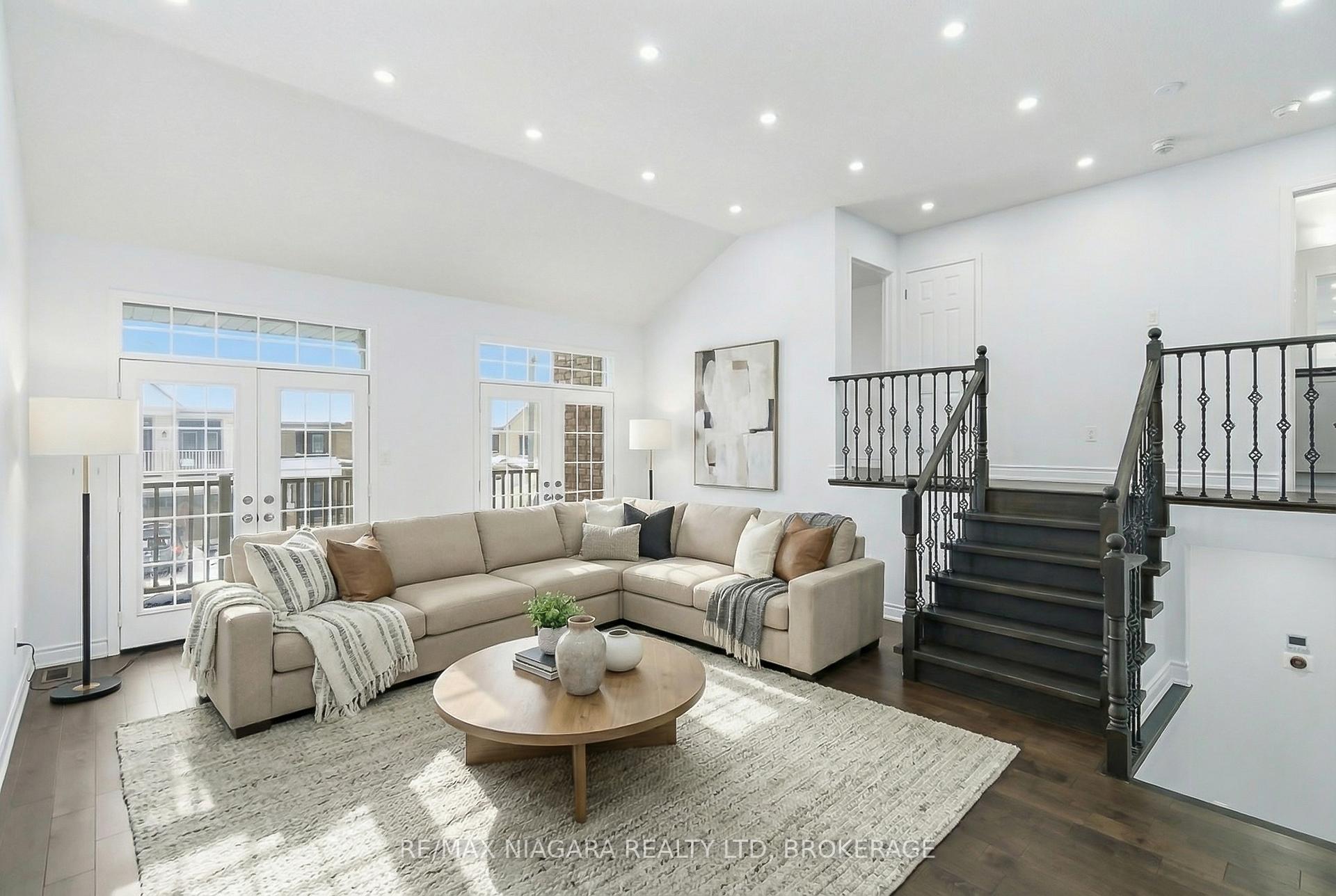 Photo 19 of 8139 Buckeye Crescent, Niagara Falls, Brown — HOMEH