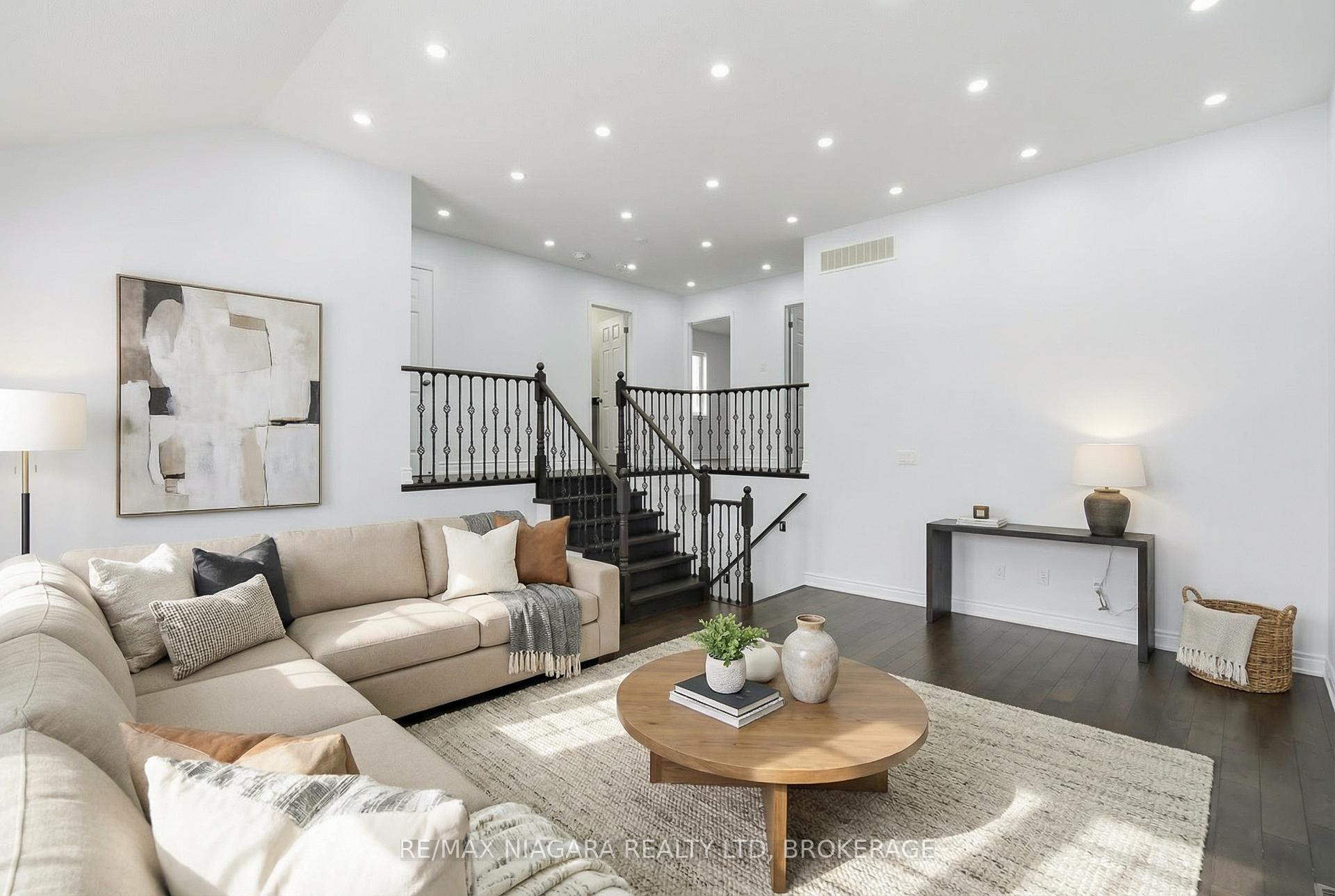 Photo 22 of 8139 Buckeye Crescent, Niagara Falls, Brown — HOMEH
