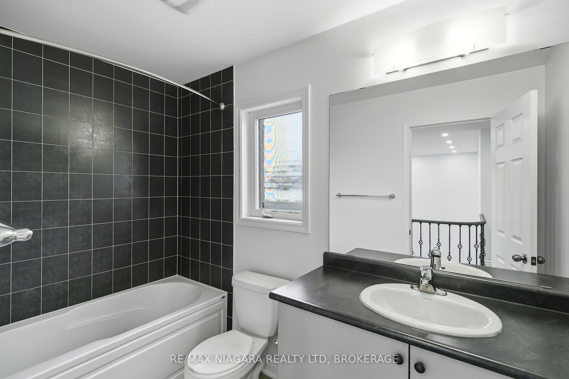 Photo 25 of 8139 Buckeye Crescent, Niagara Falls, Brown — HOMEH
