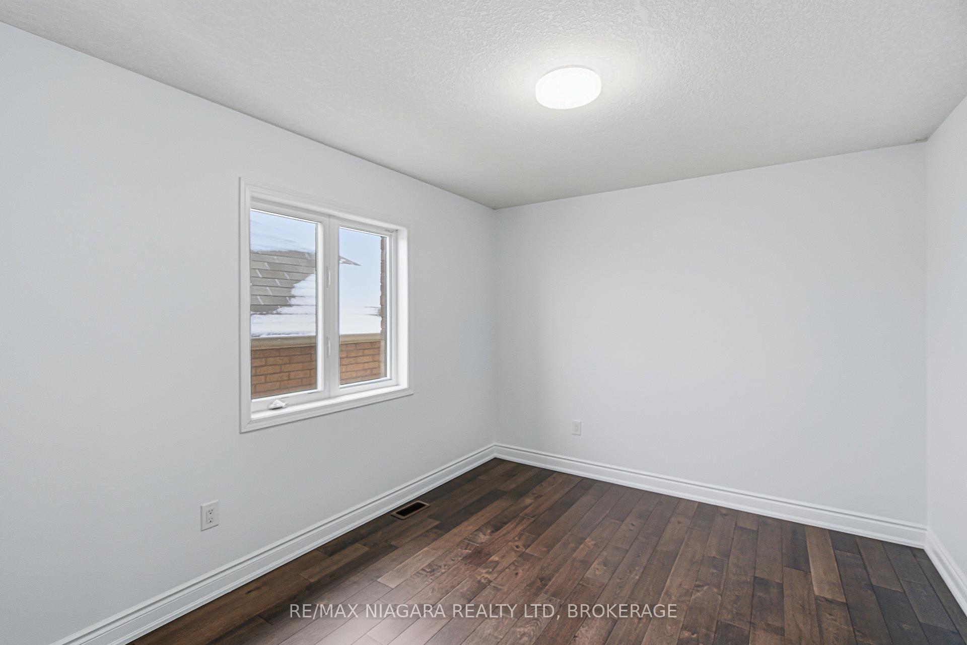 Photo 26 of 8139 Buckeye Crescent, Niagara Falls, Brown — HOMEH